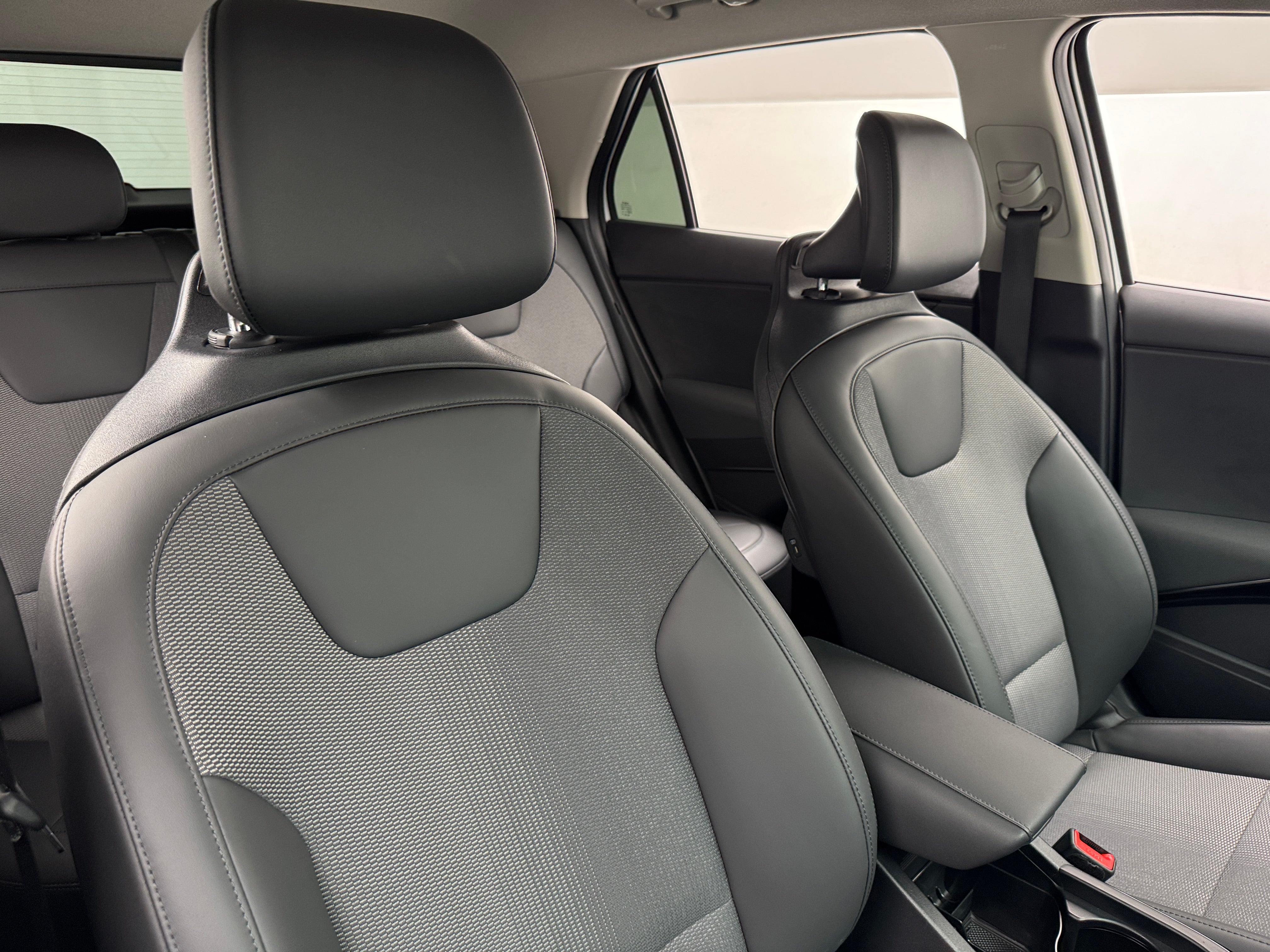 2024 Kia Niro EX 2