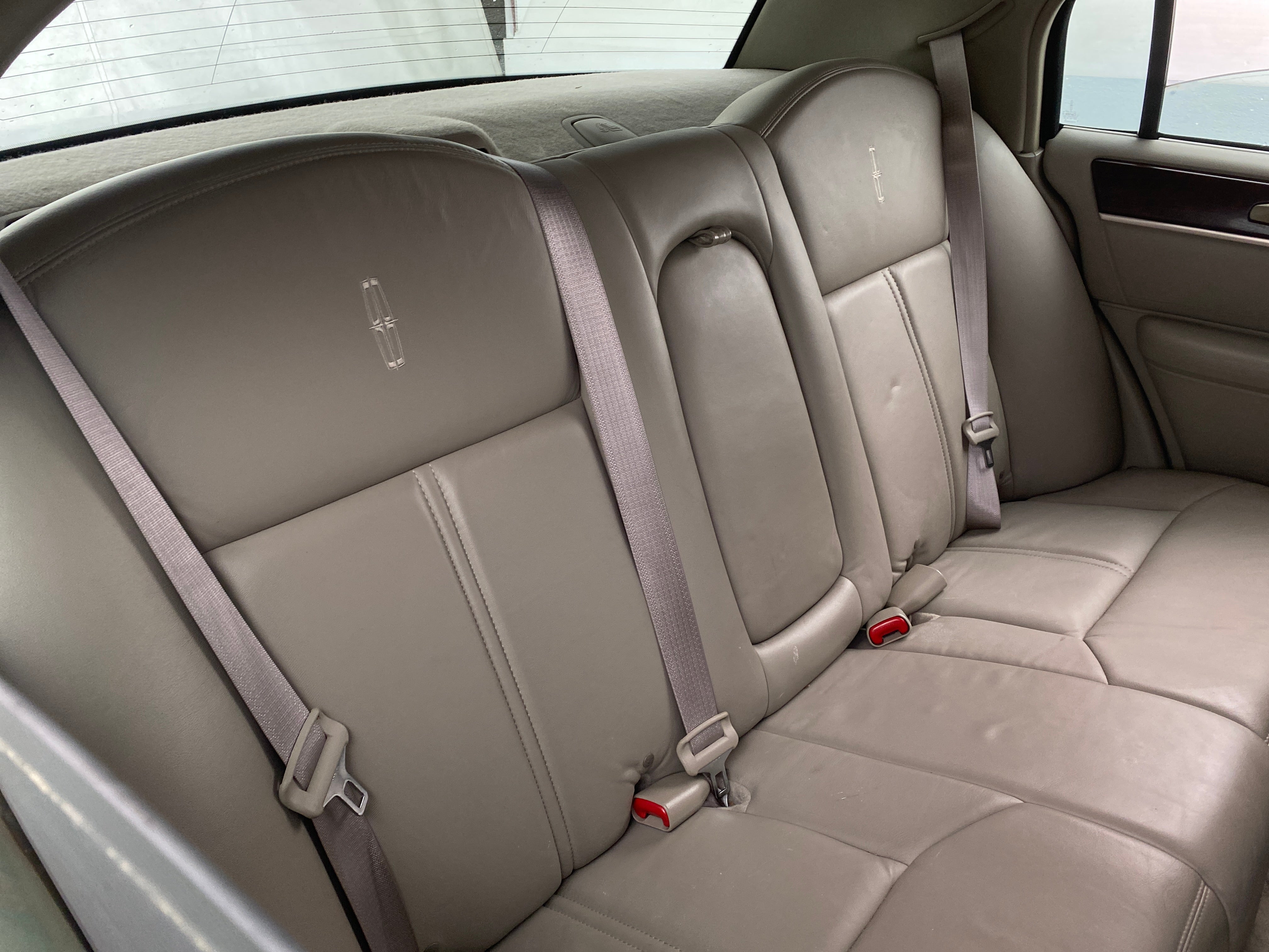 2010 Lincoln Town Car Signature Limited 5