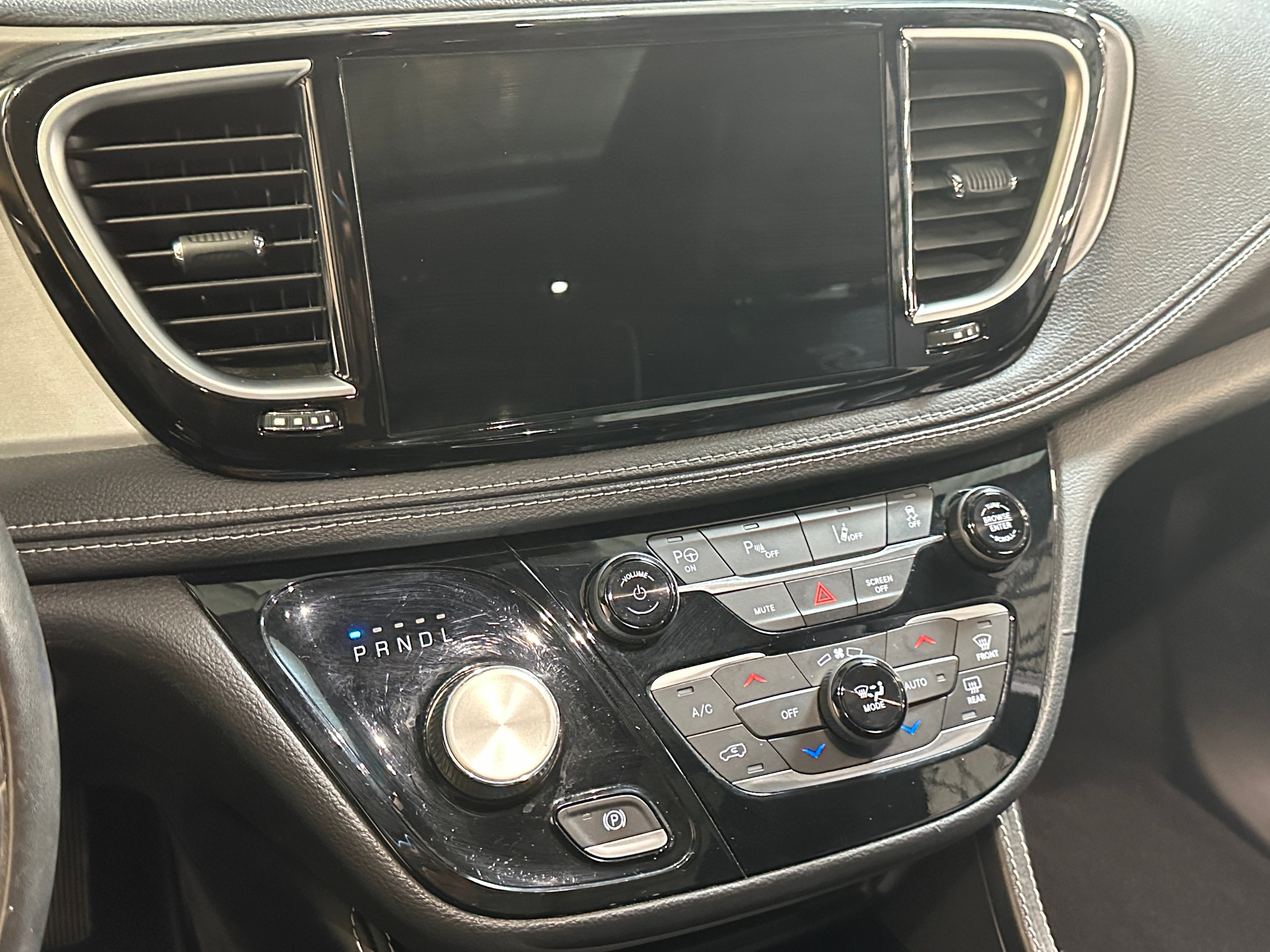 2022 Chrysler Pacifica Hybrid Limited 3