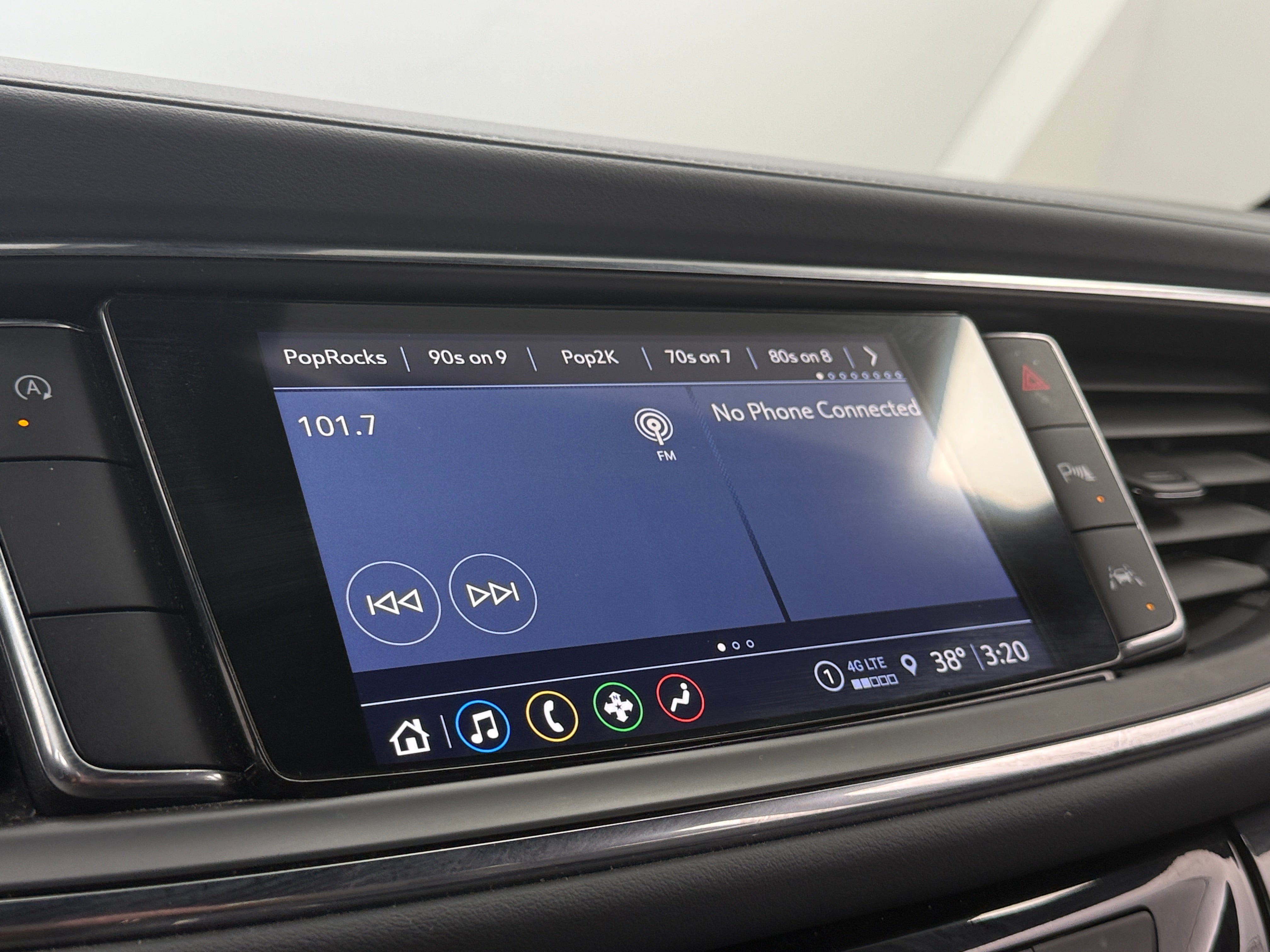 2022 Buick Enclave Essence 3