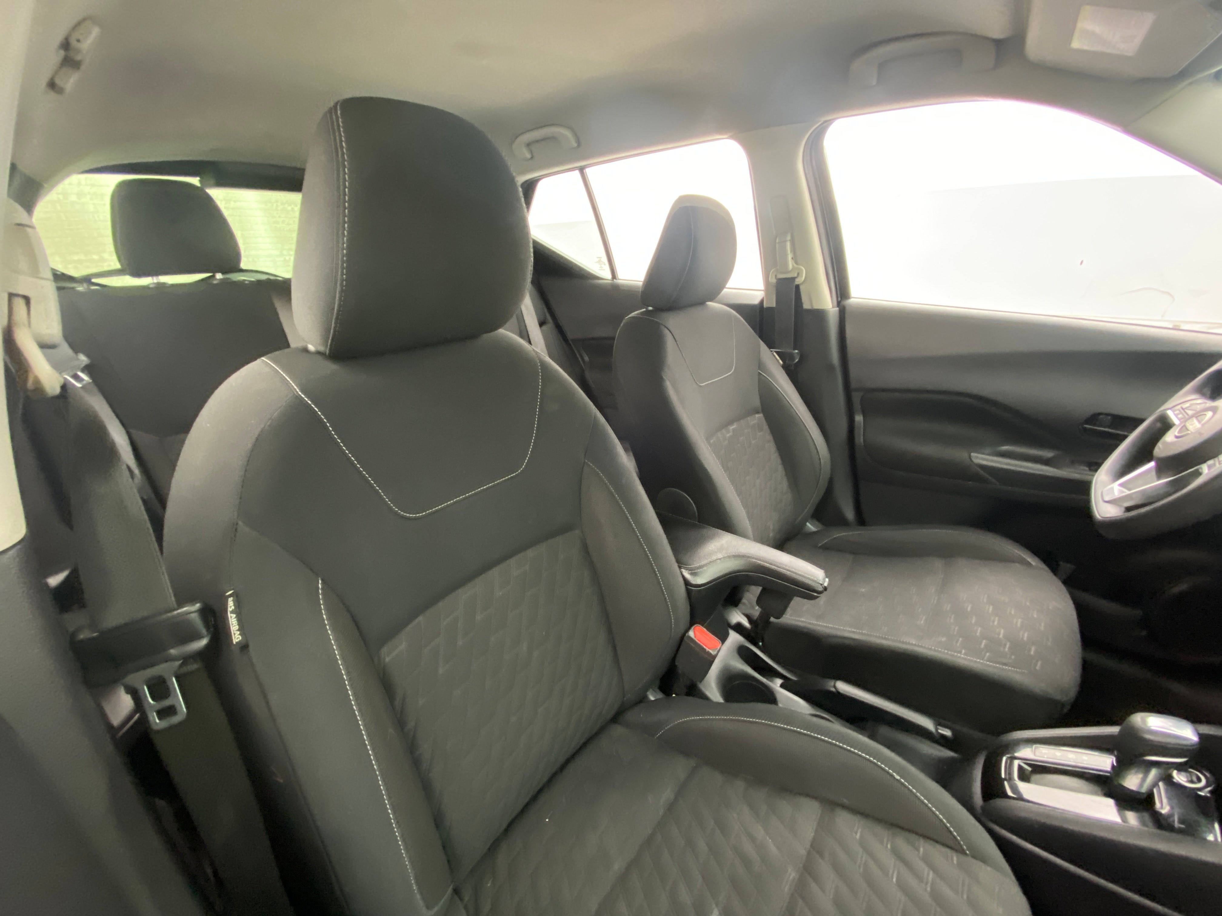 2022 Nissan Kicks S 2