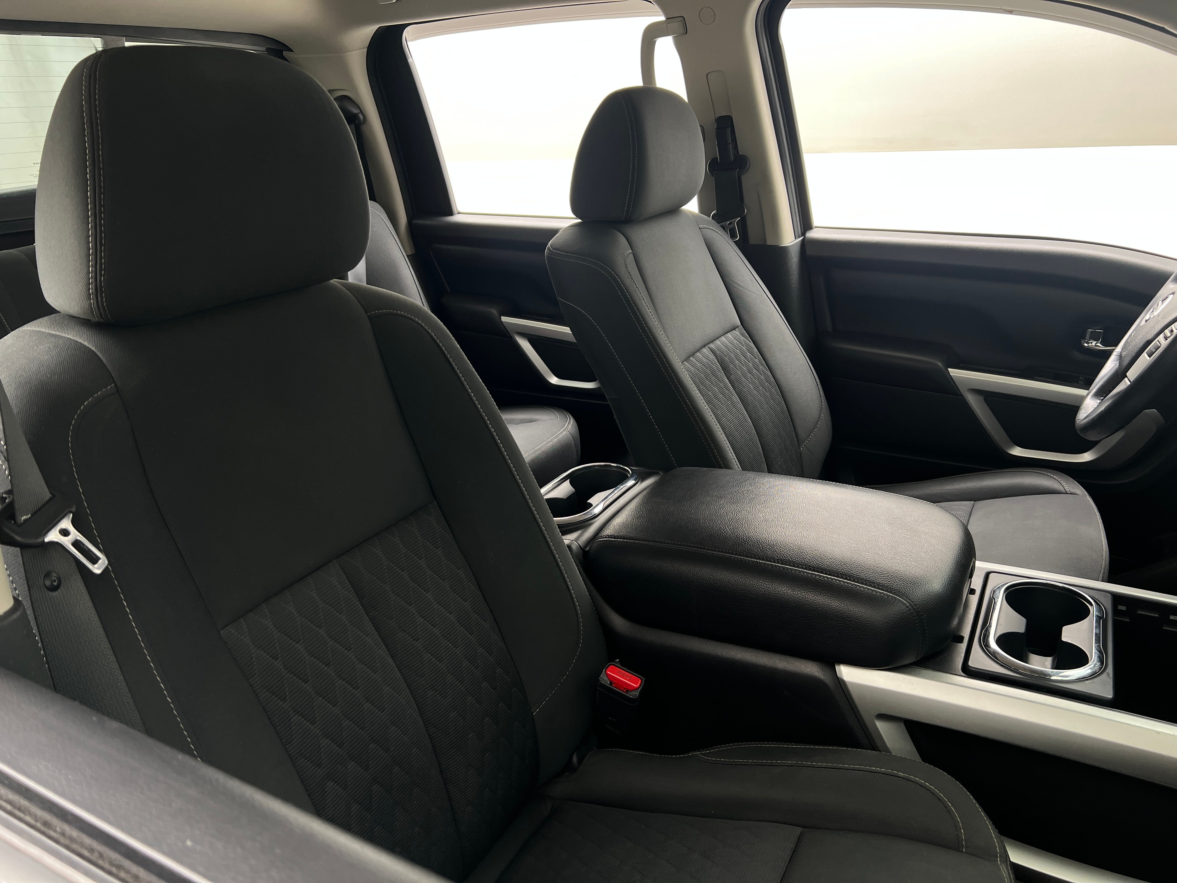 2018 Nissan Titan SV 2