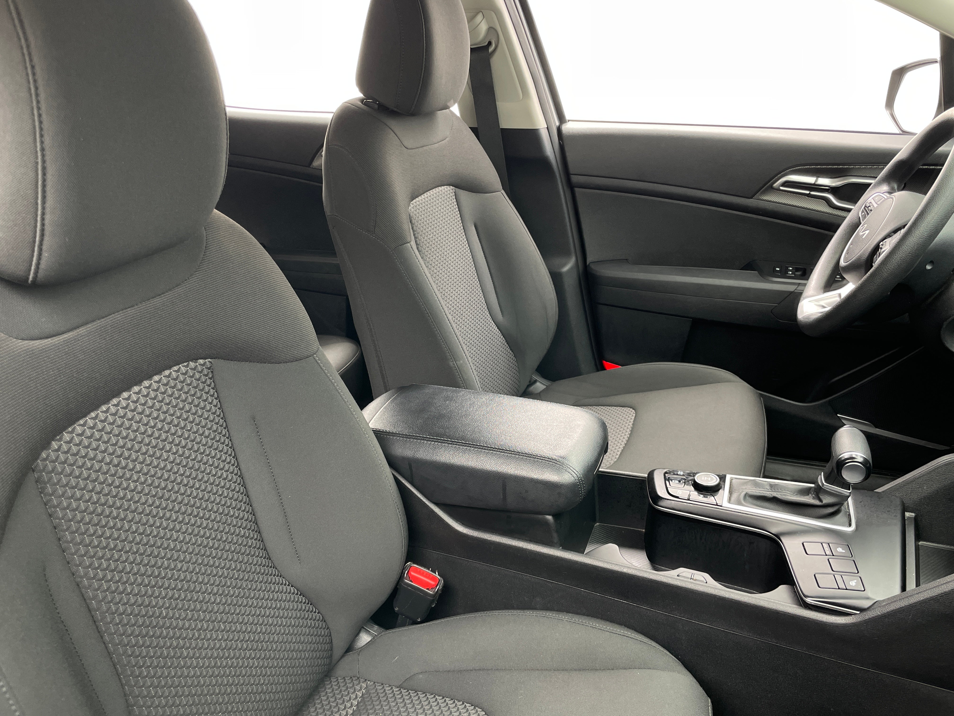 2023 Kia Sportage LX 2