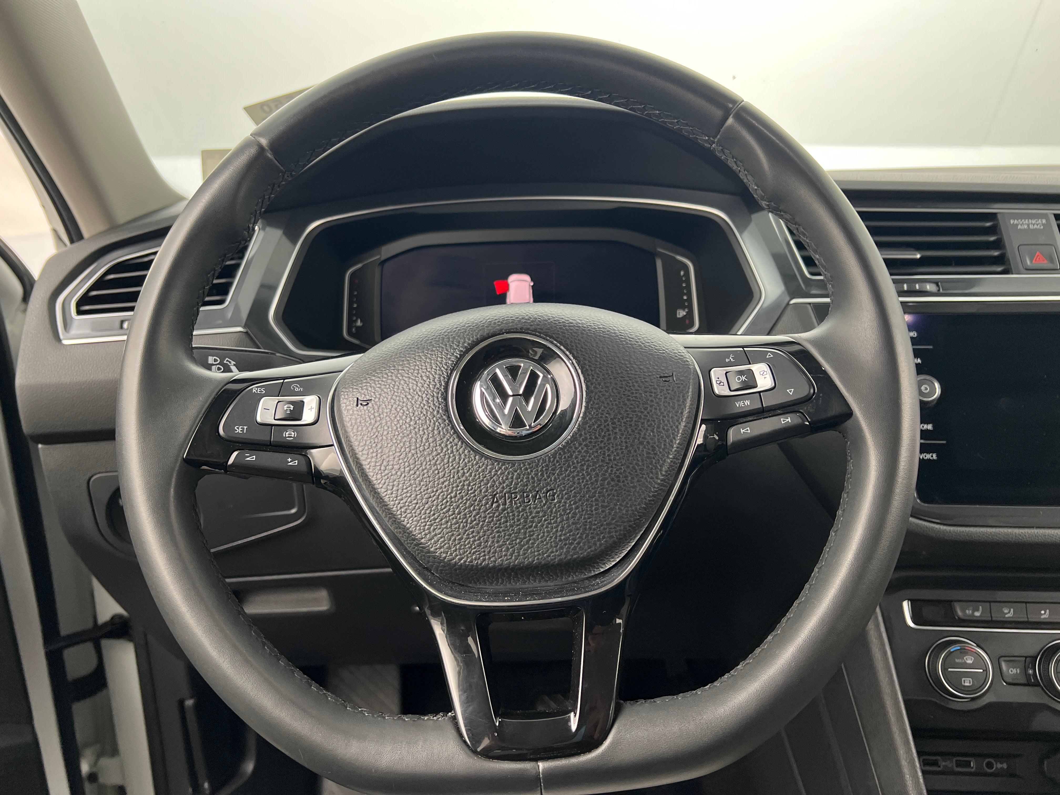 2020 Volkswagen Tiguan SEL 4