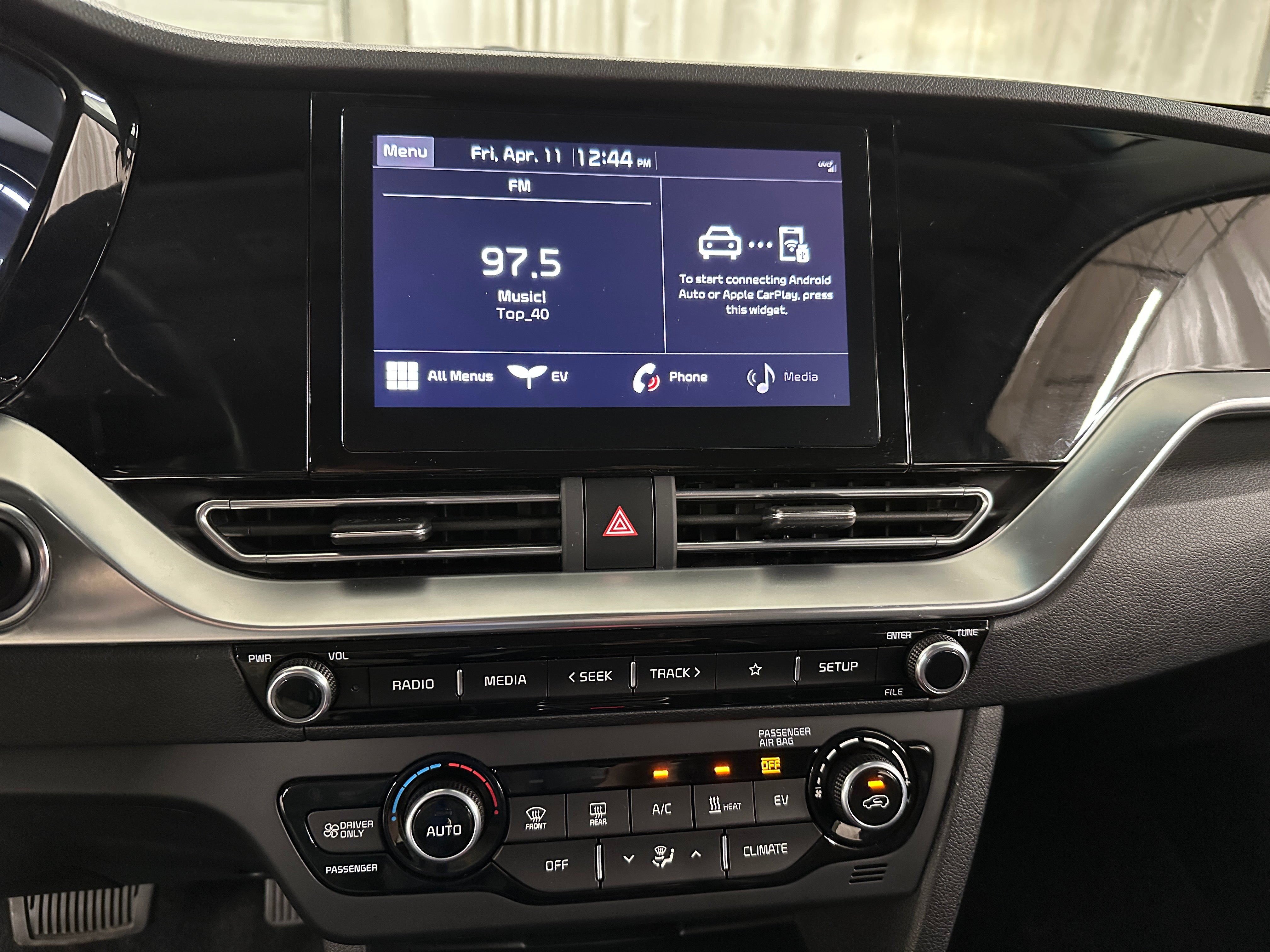 2022 Kia Niro S 3