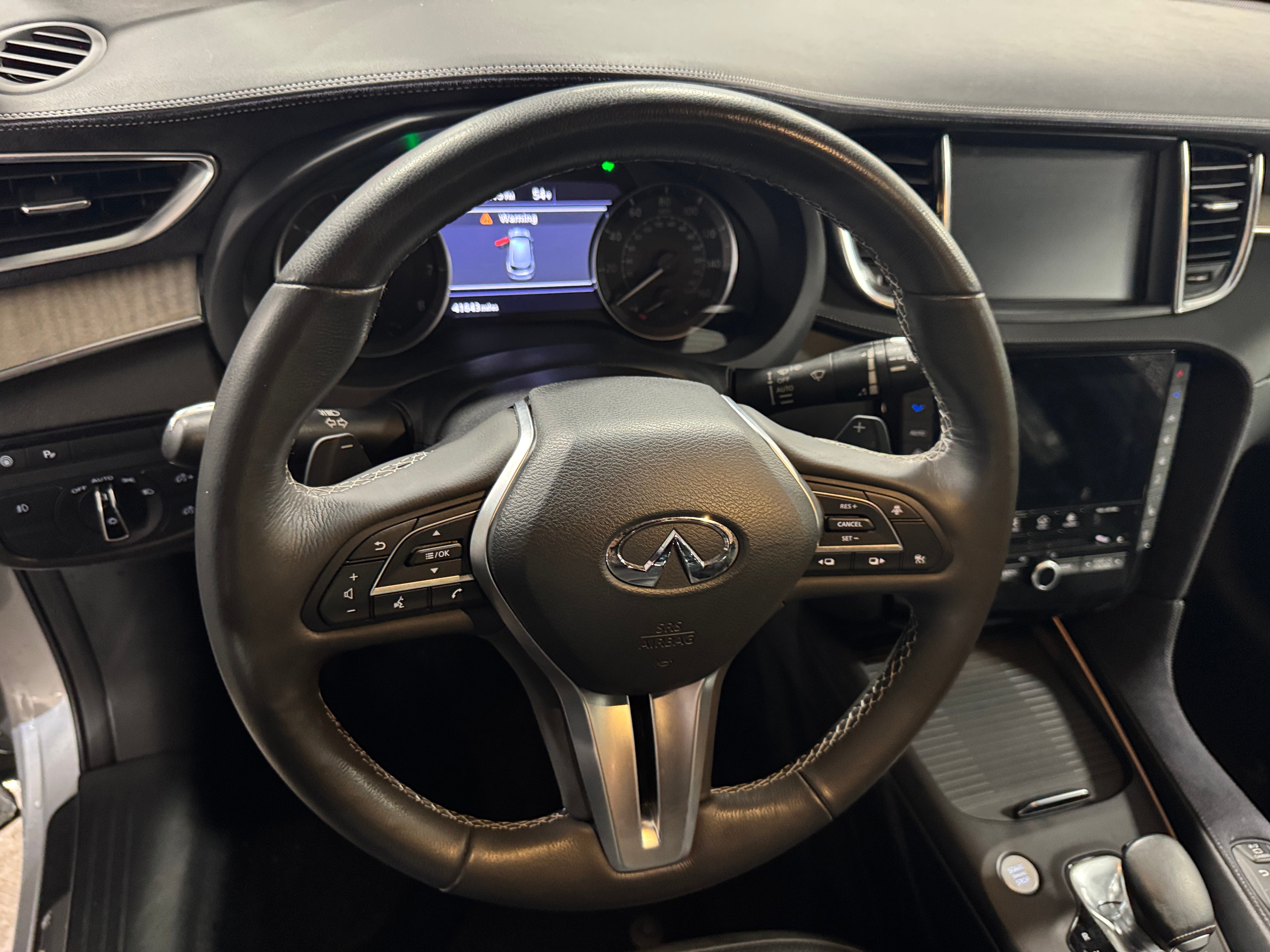 2019 INFINITI QX50 Essential 5