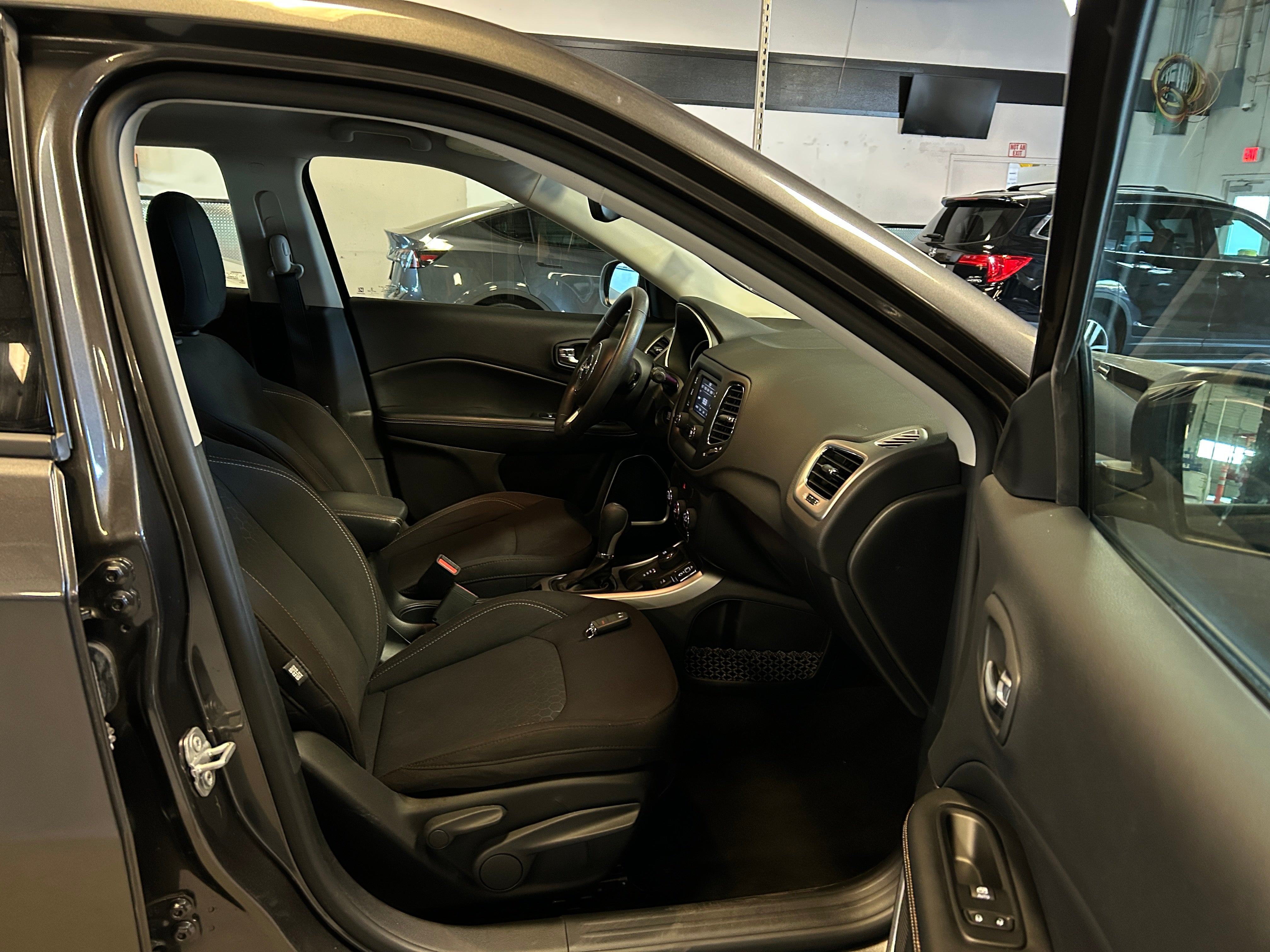 2018 Jeep Compass Sport 2