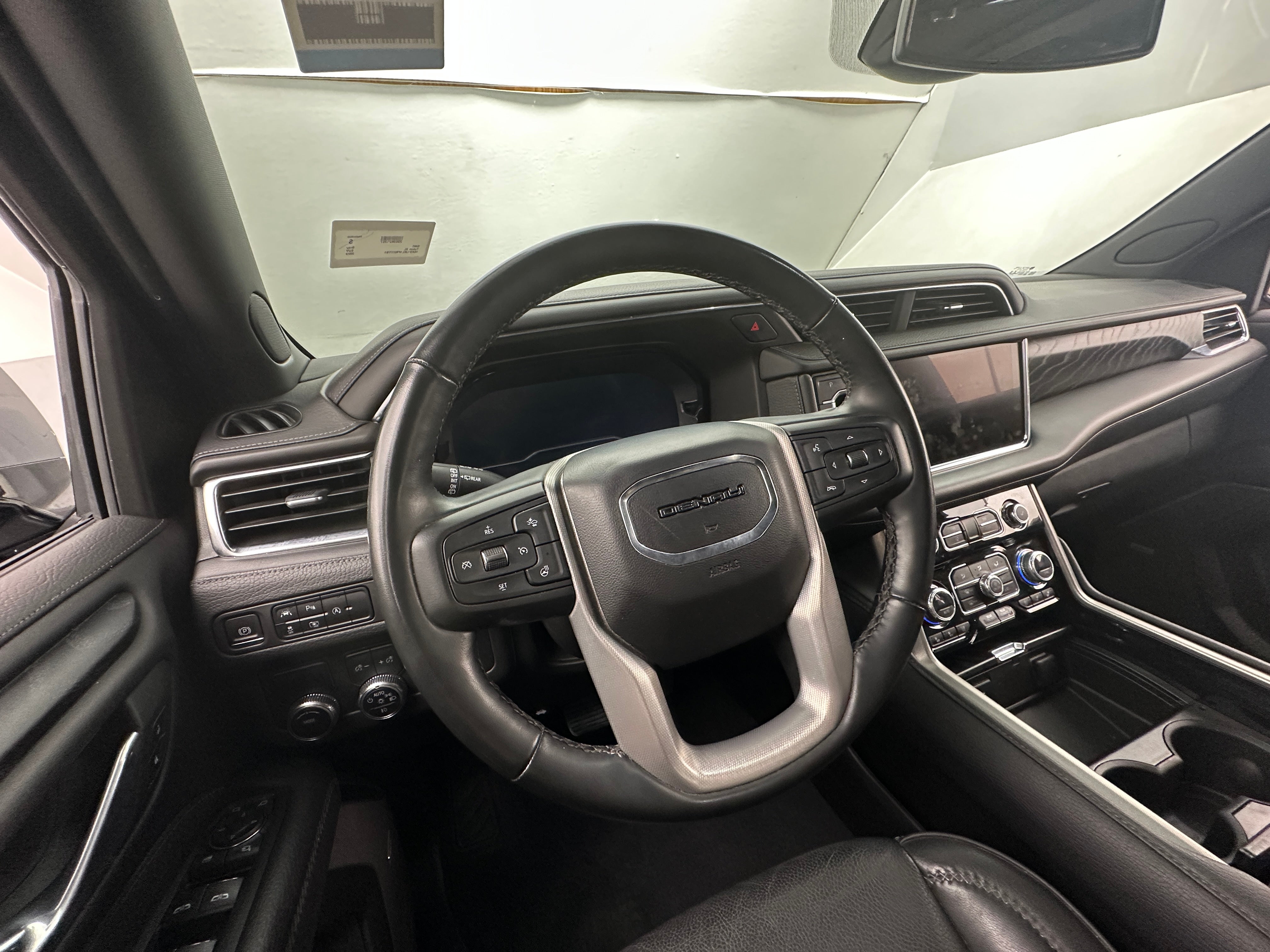 2023 GMC Yukon XL Denali 4