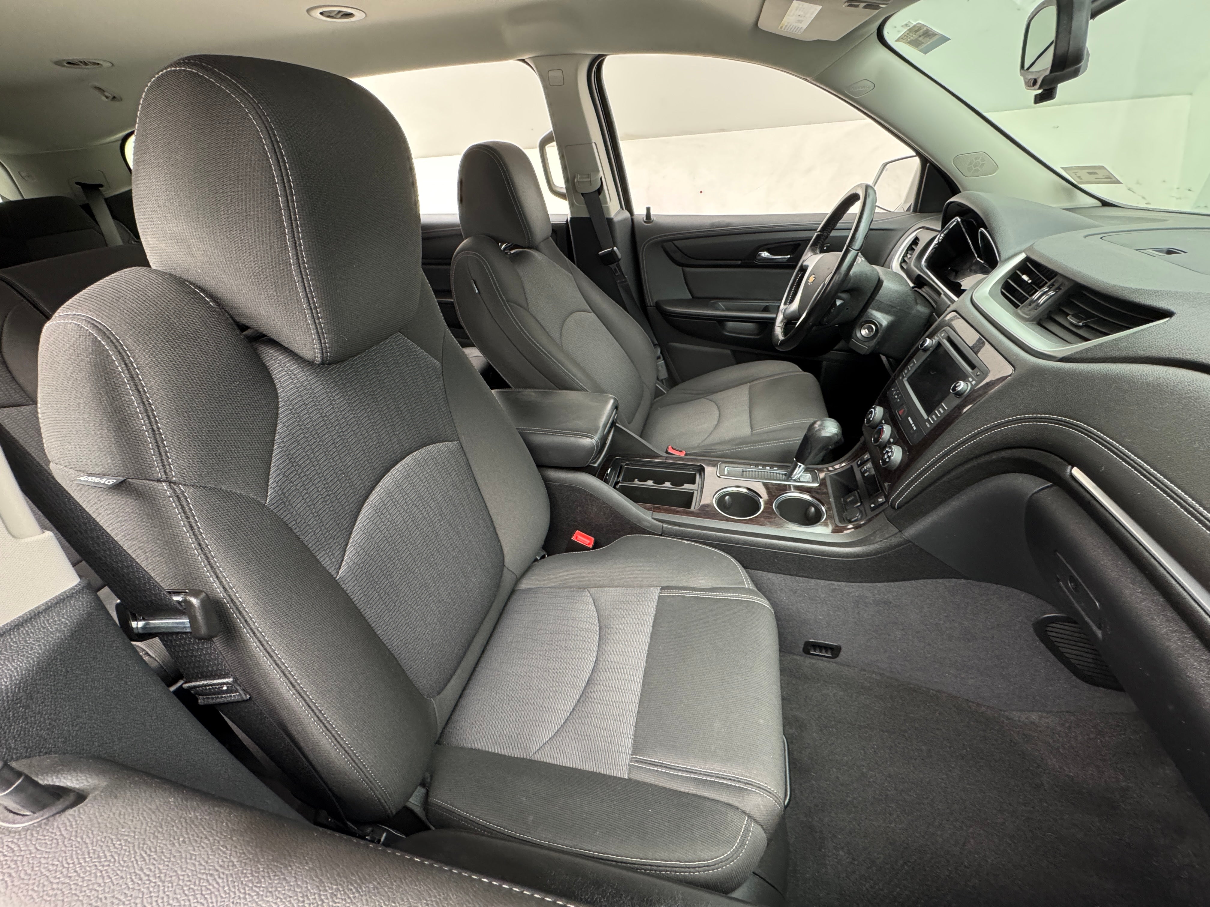 2017 Chevrolet Traverse LT 2