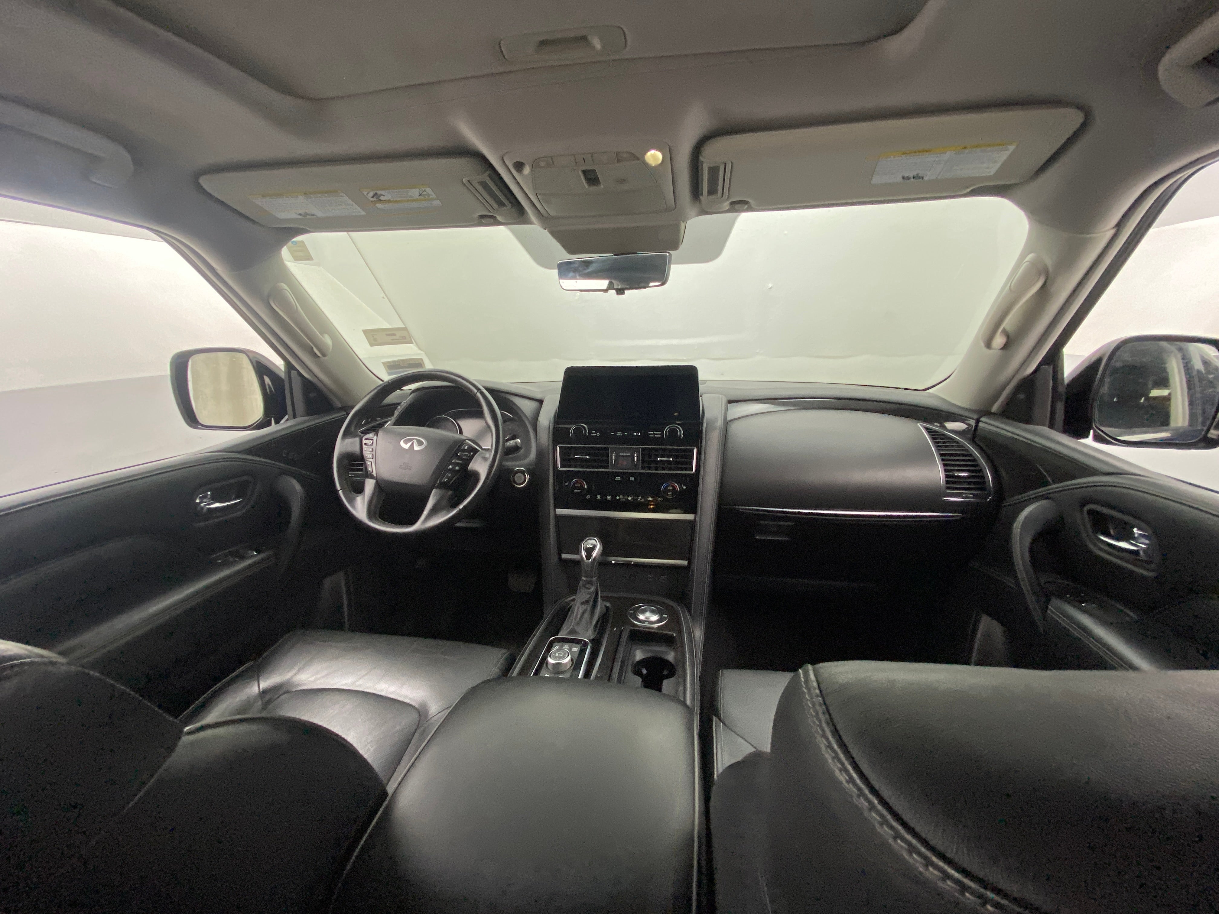 2022 INFINITI QX80 Luxe 2