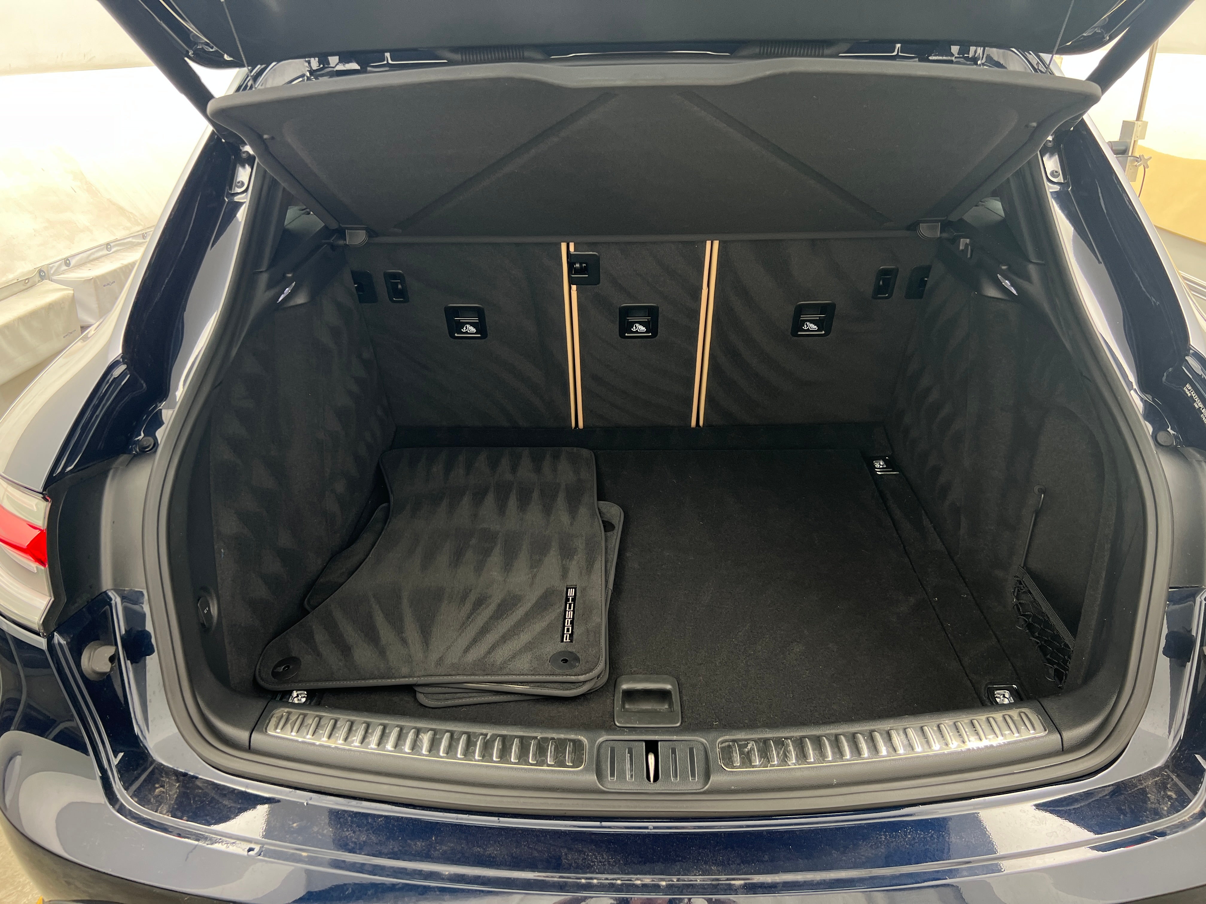 2023 Porsche Macan Base 6