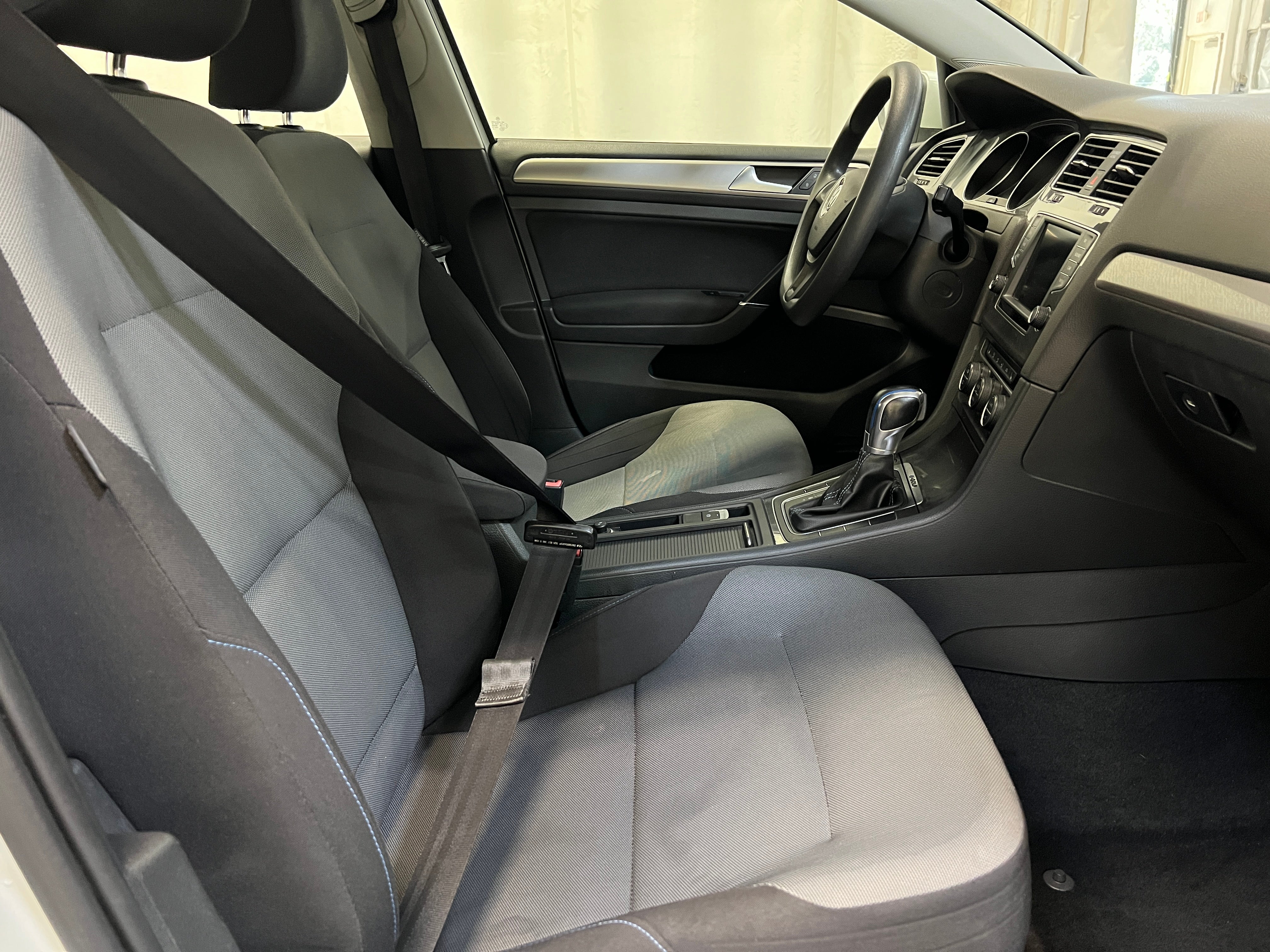 2016 Volkswagen e-Golf SE 2