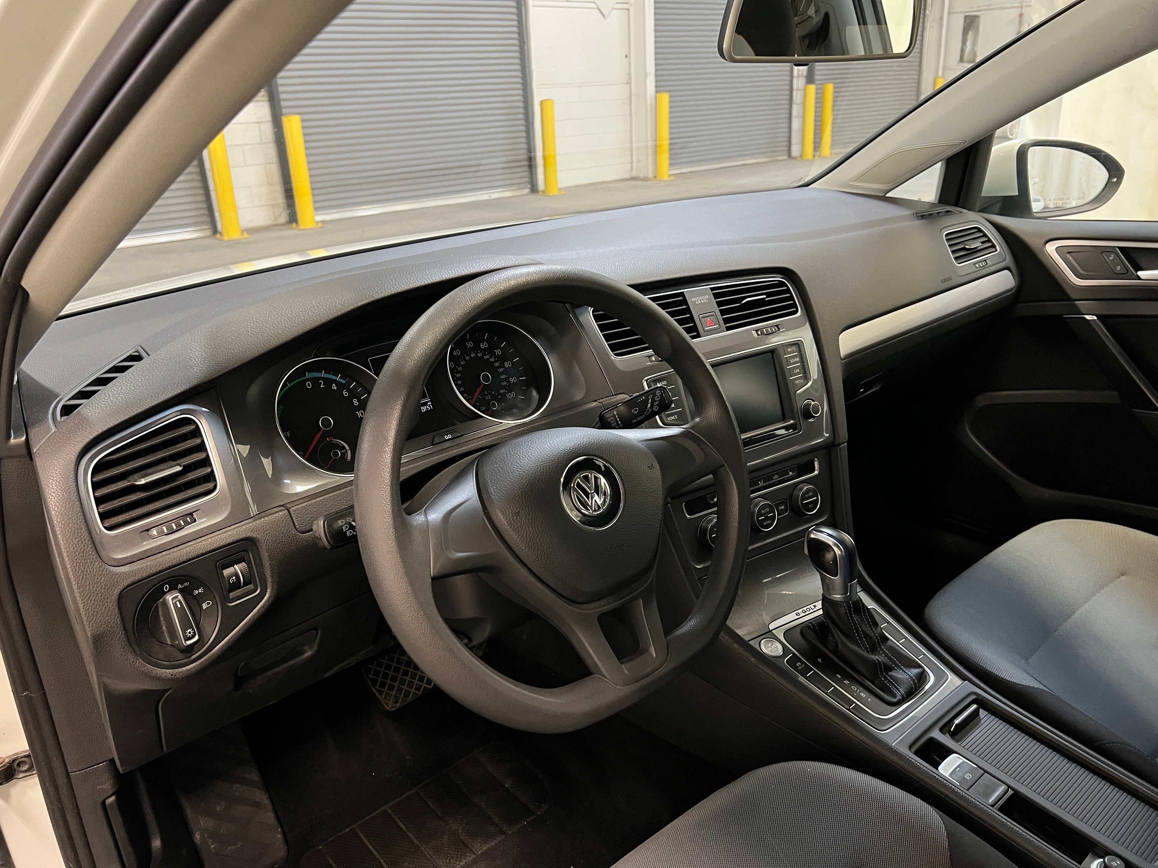 2016 Volkswagen e-Golf SE 3