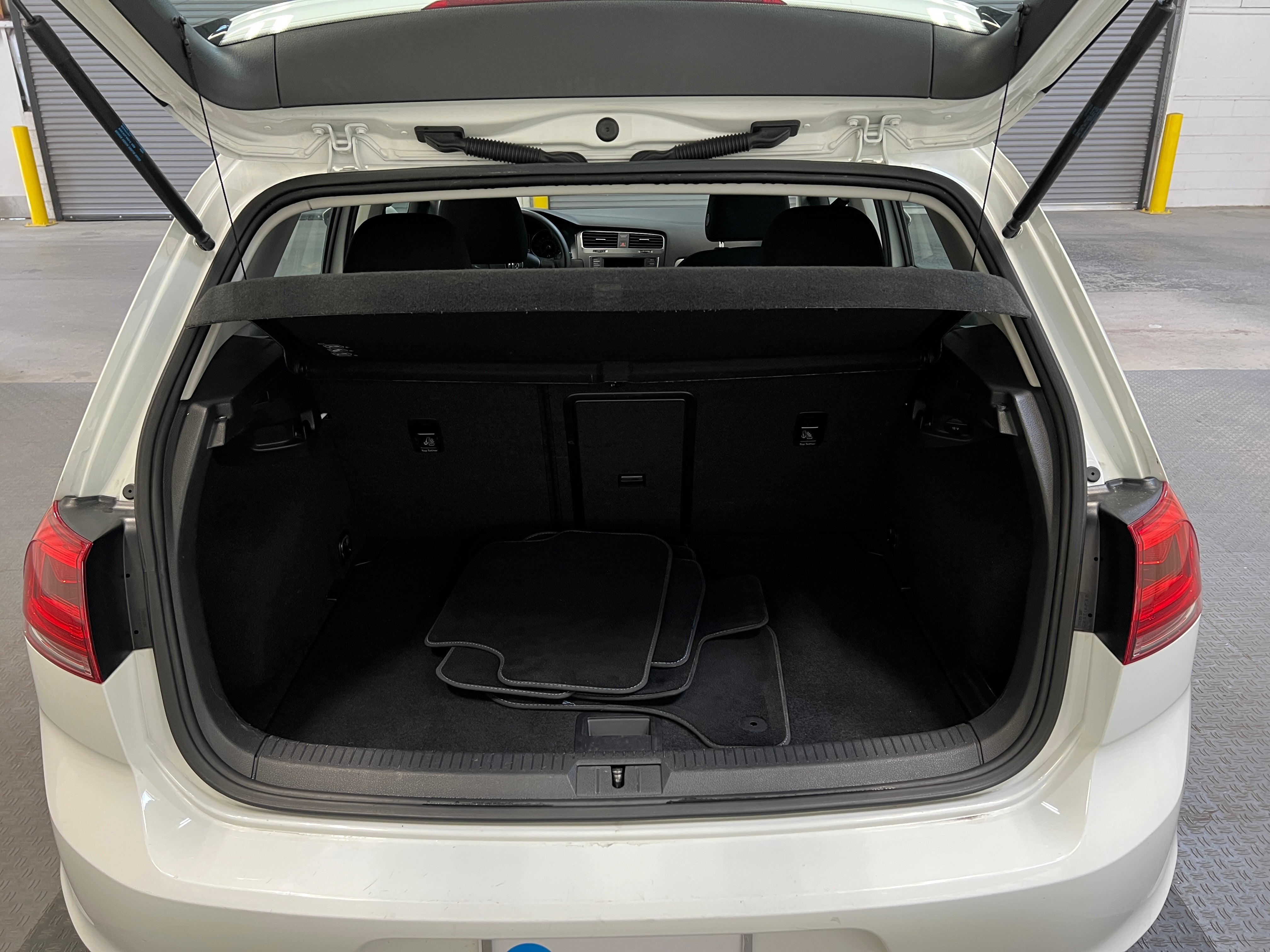 2016 Volkswagen e-Golf SE 7
