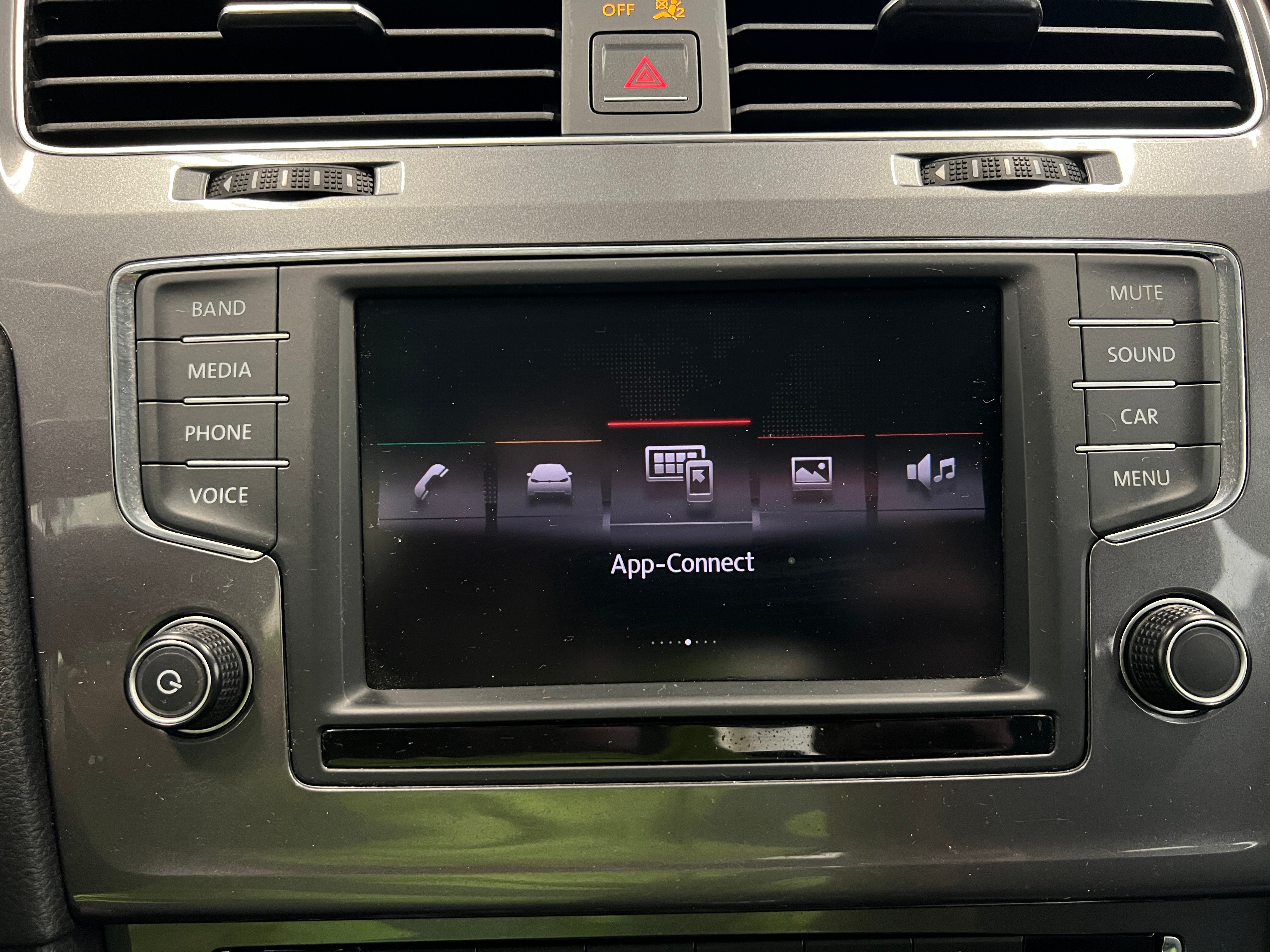 2016 Volkswagen e-Golf SE 4