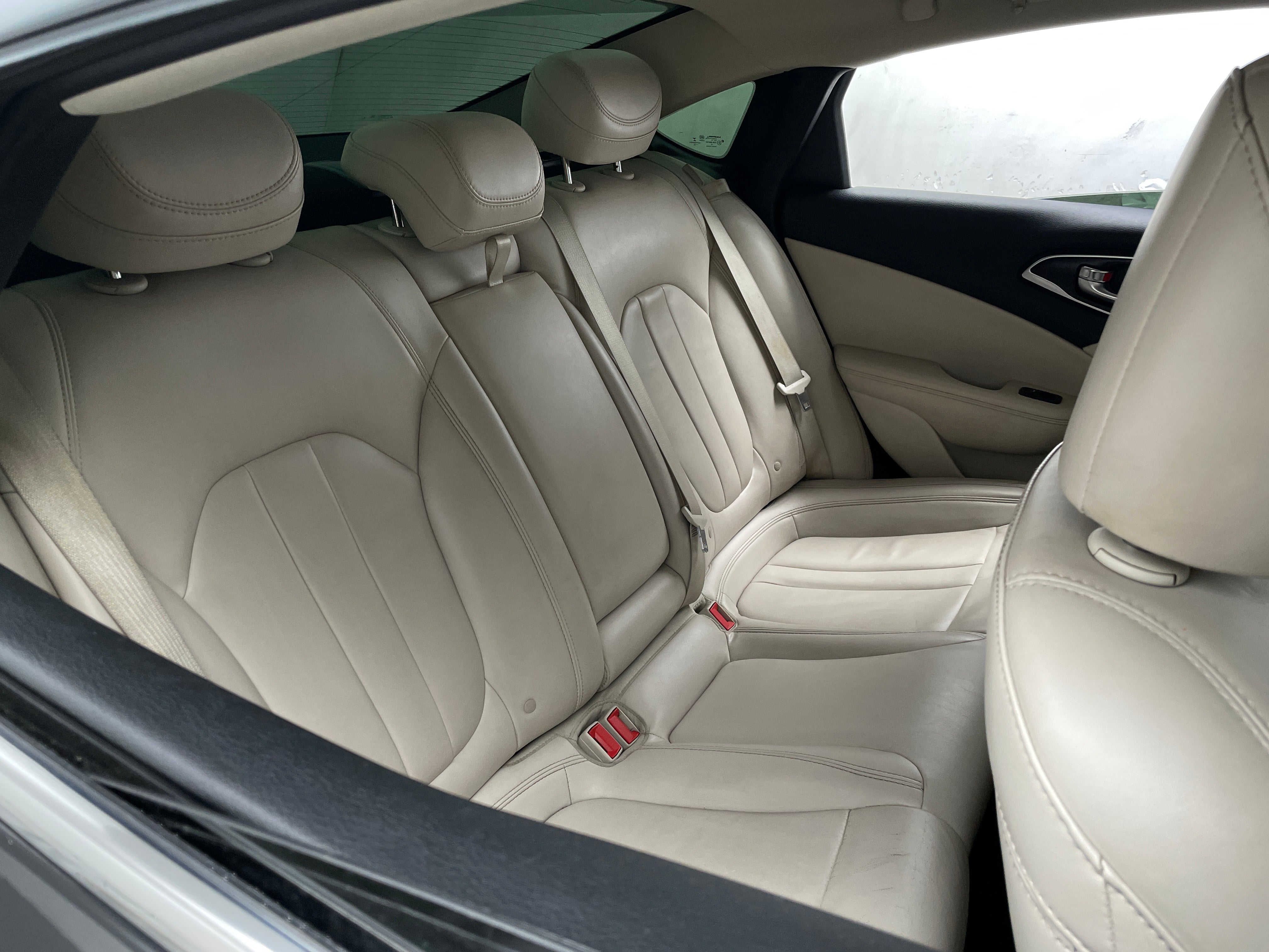 2016 Chrysler 200 C 5