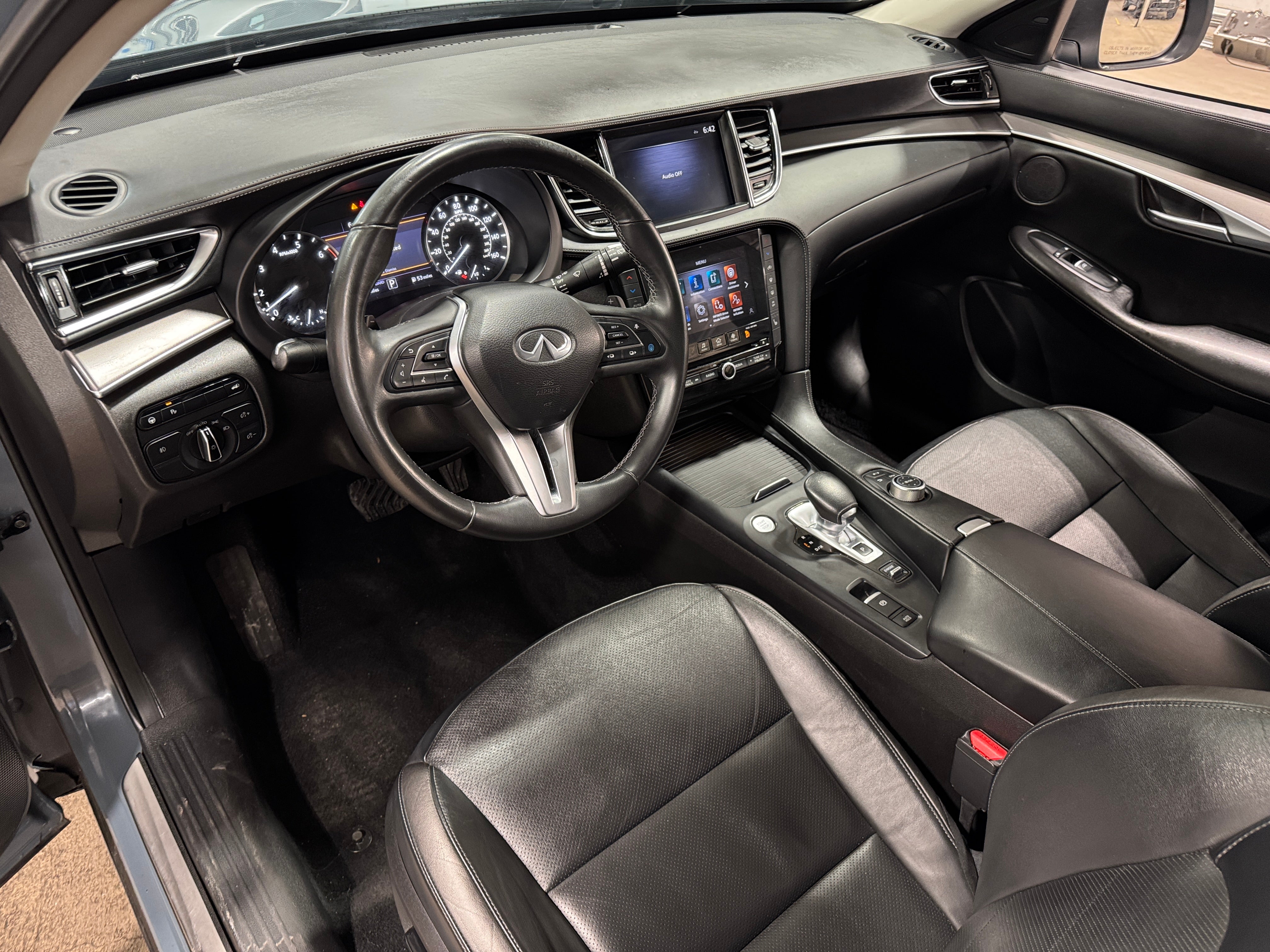 2022 INFINITI QX50 Luxe 2