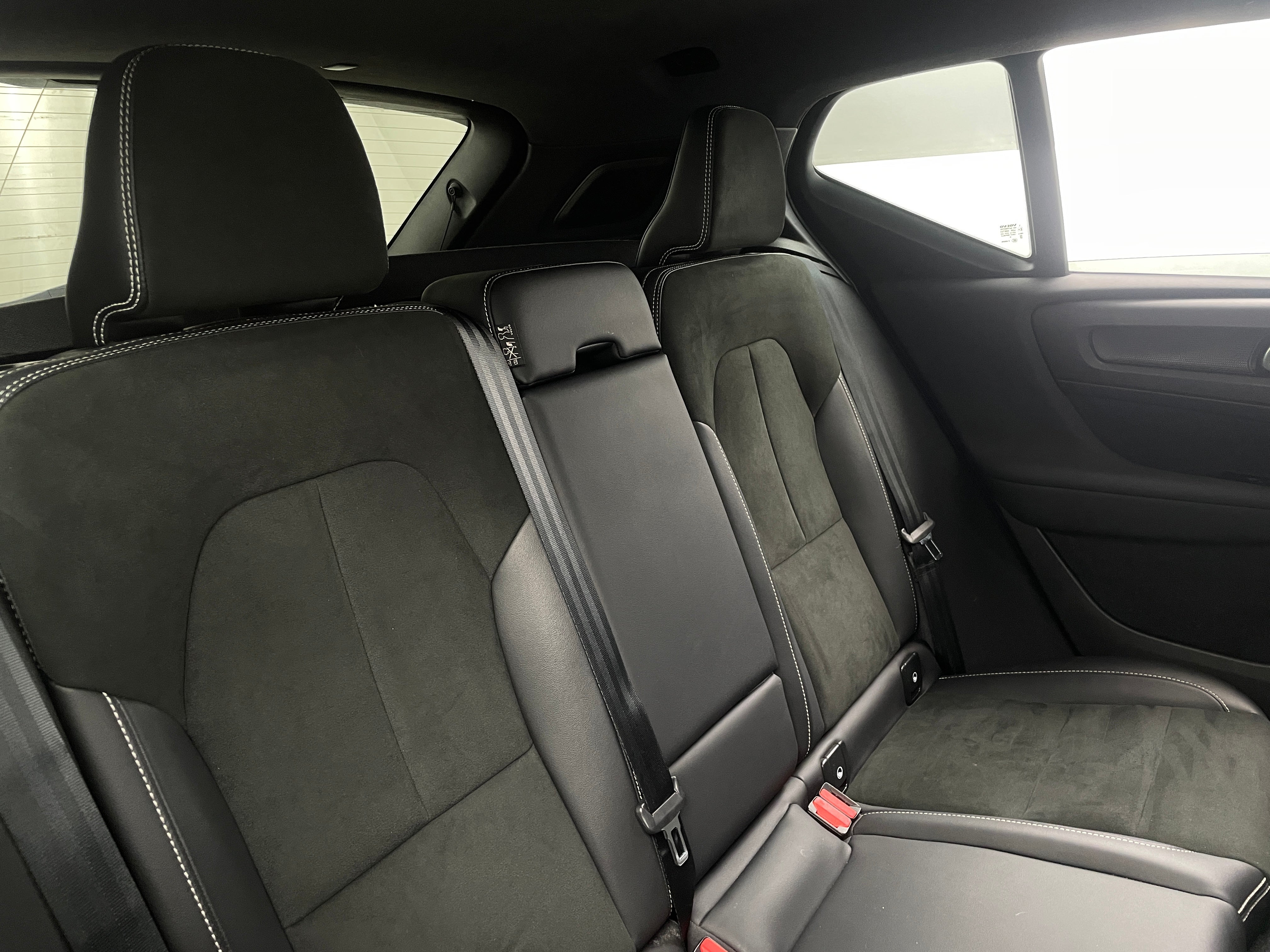 2022 Volvo XC40 T5 R-Design 5