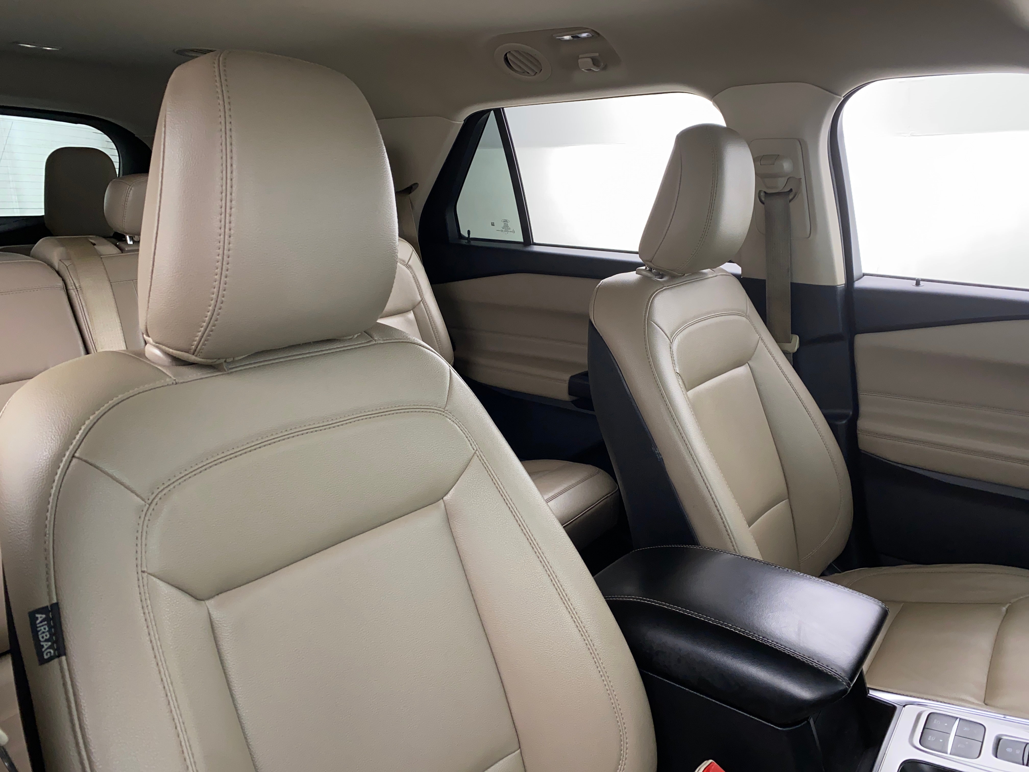 2020 Ford Explorer XLT 2
