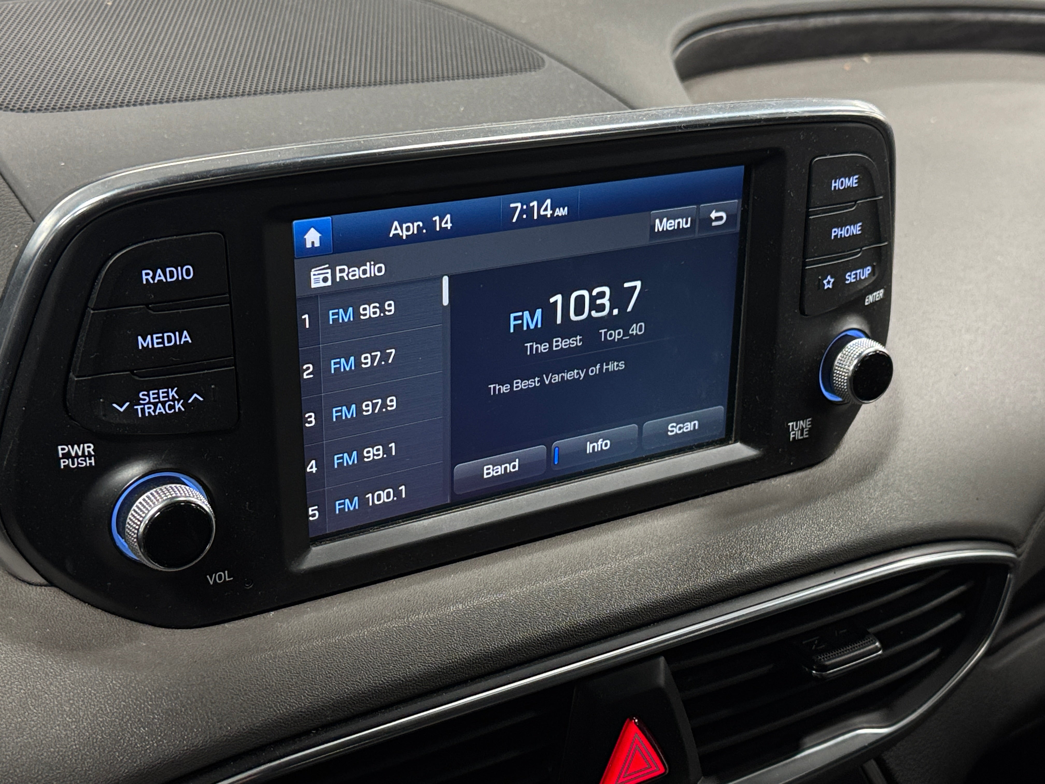 2019 Hyundai Santa Fe SE 4