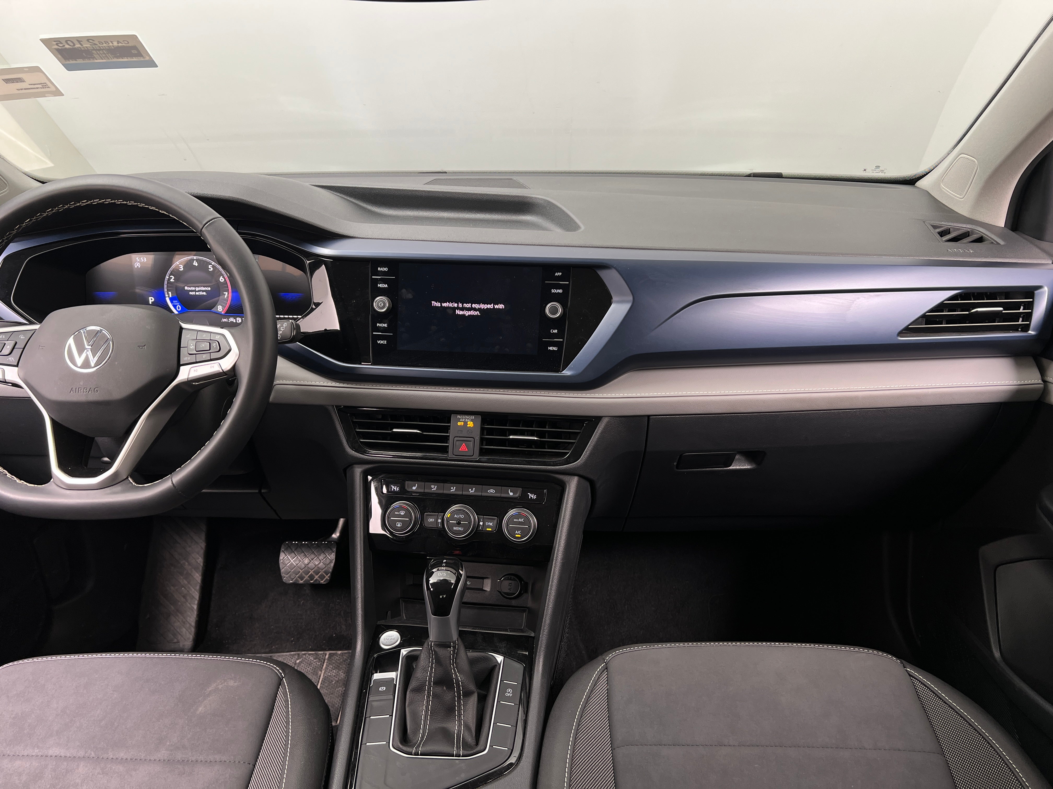 2024 Volkswagen Taos SE 2