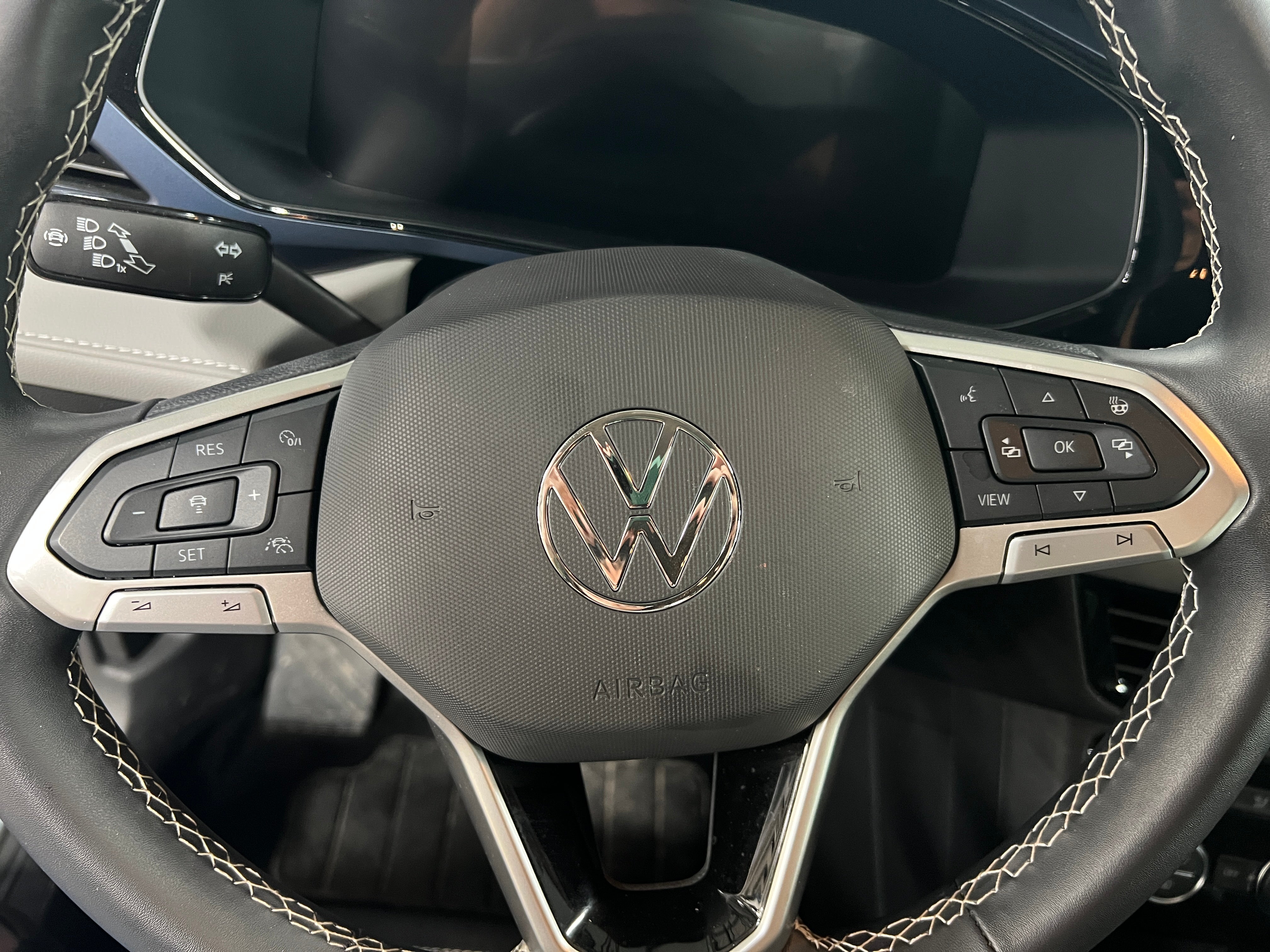 2024 Volkswagen Taos SE 4