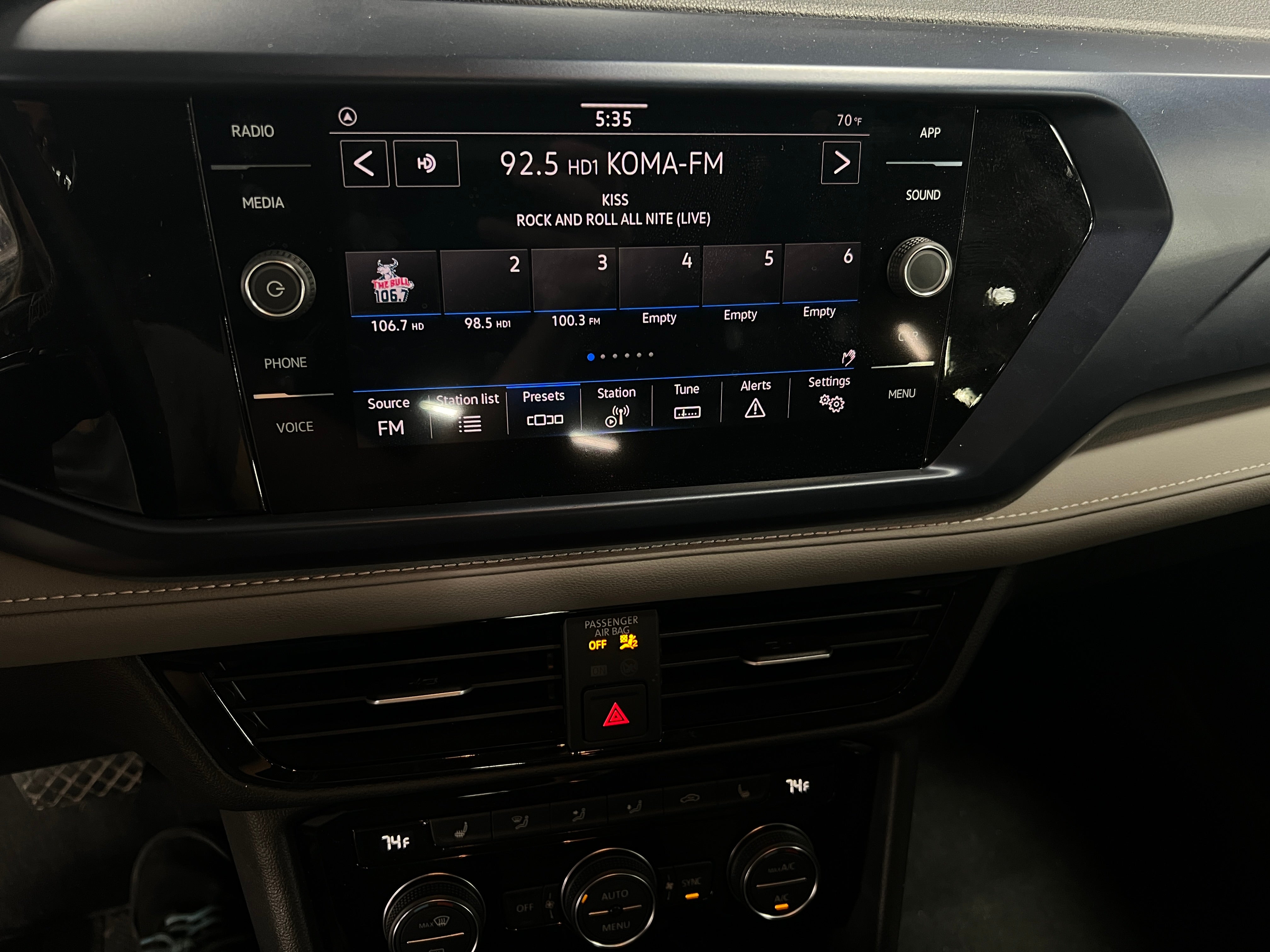 2024 Volkswagen Taos SE 3