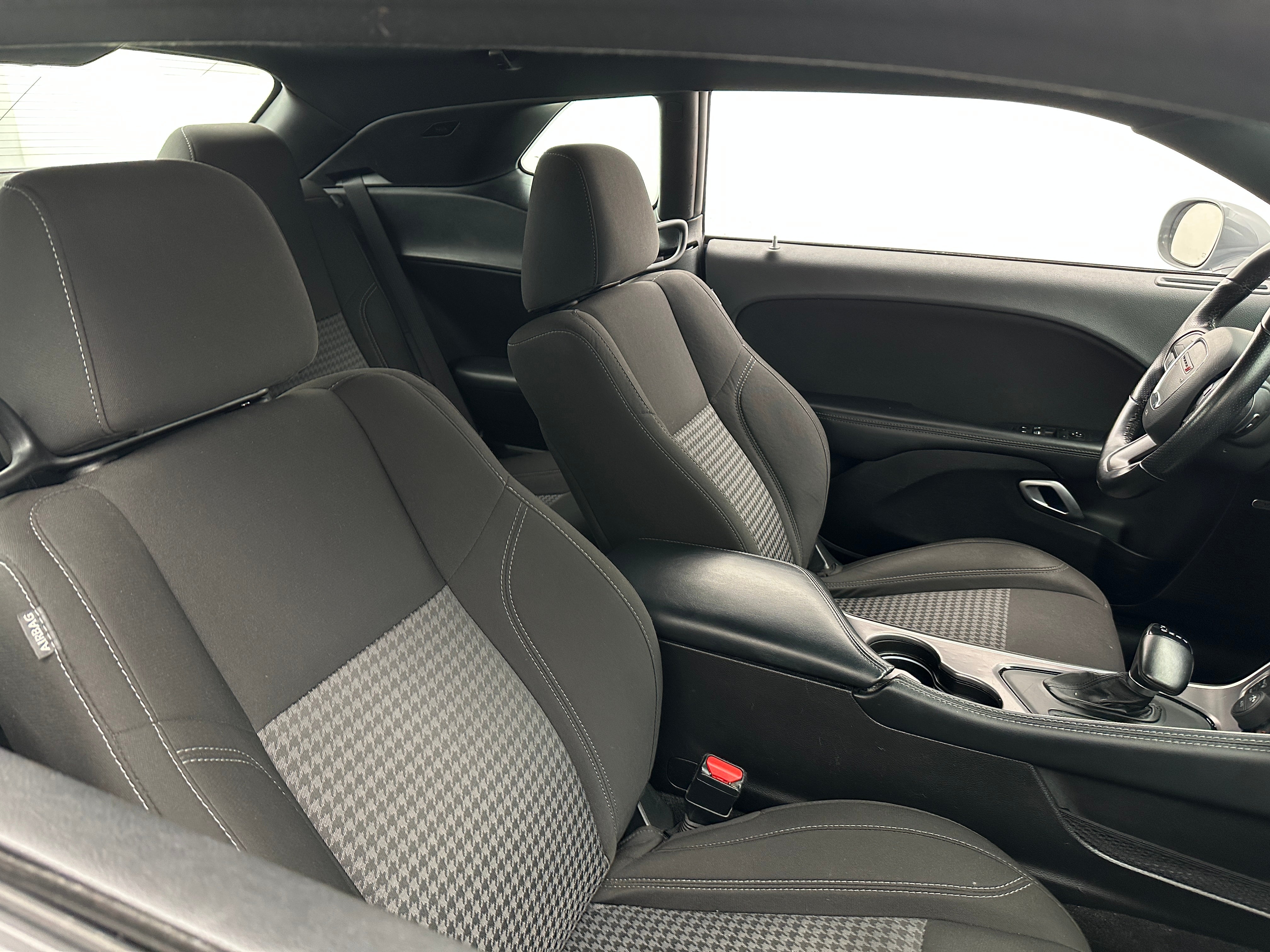 2022 Dodge Challenger SXT 2