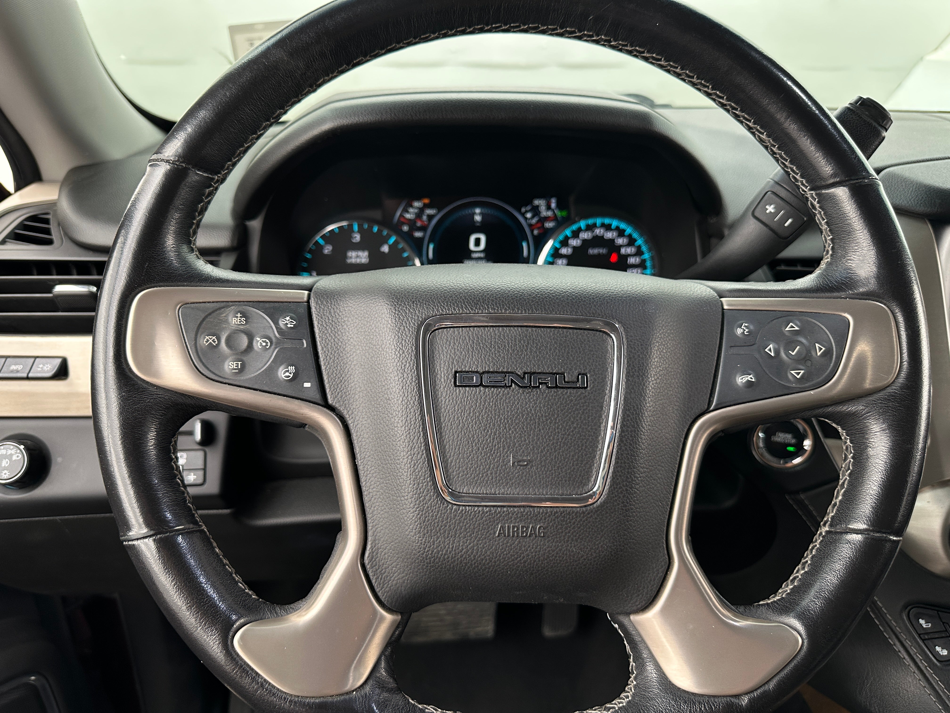 2019 GMC Yukon XL Denali 4