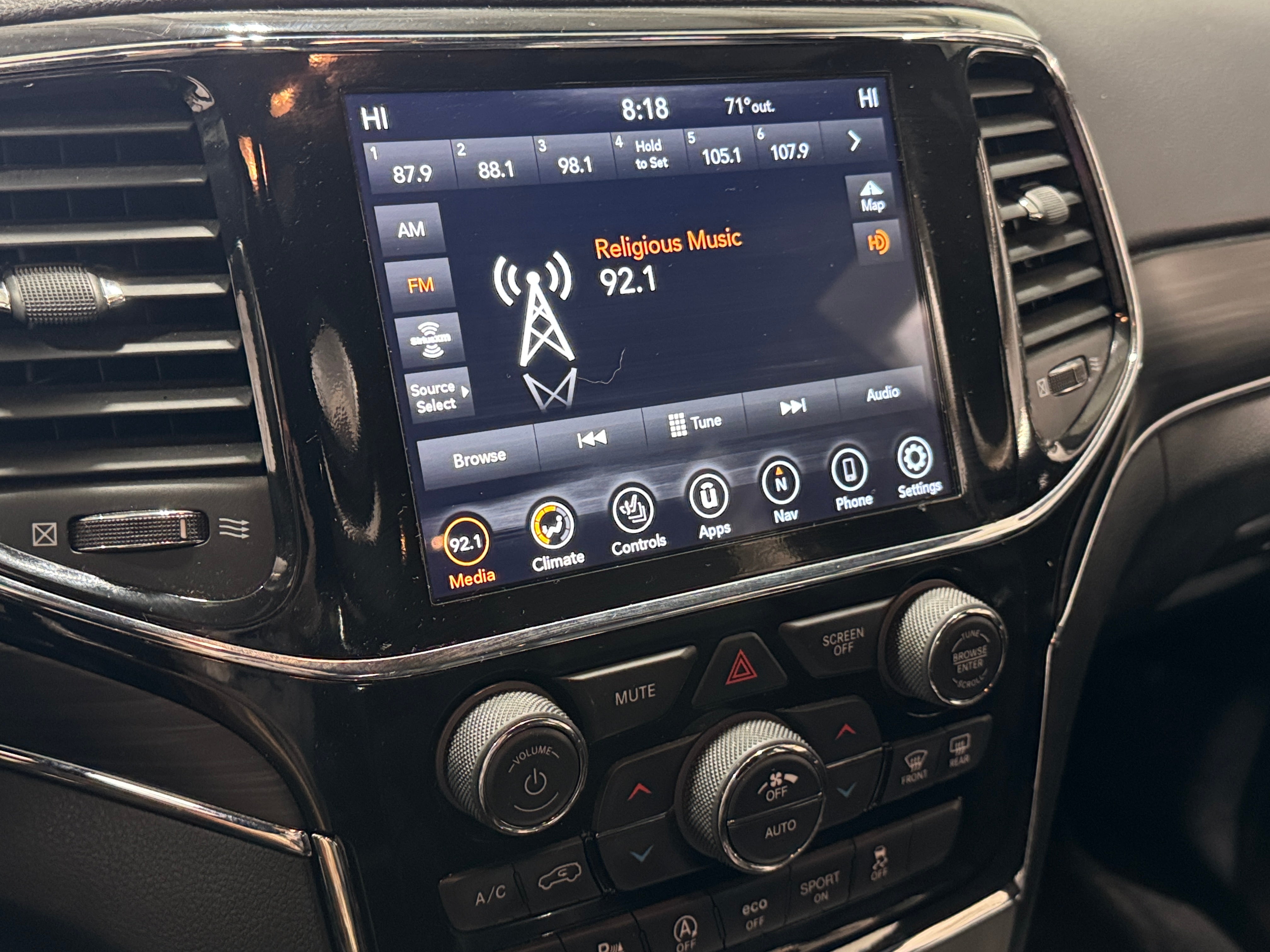 2022 Jeep Grand Cherokee Limited Edition 3