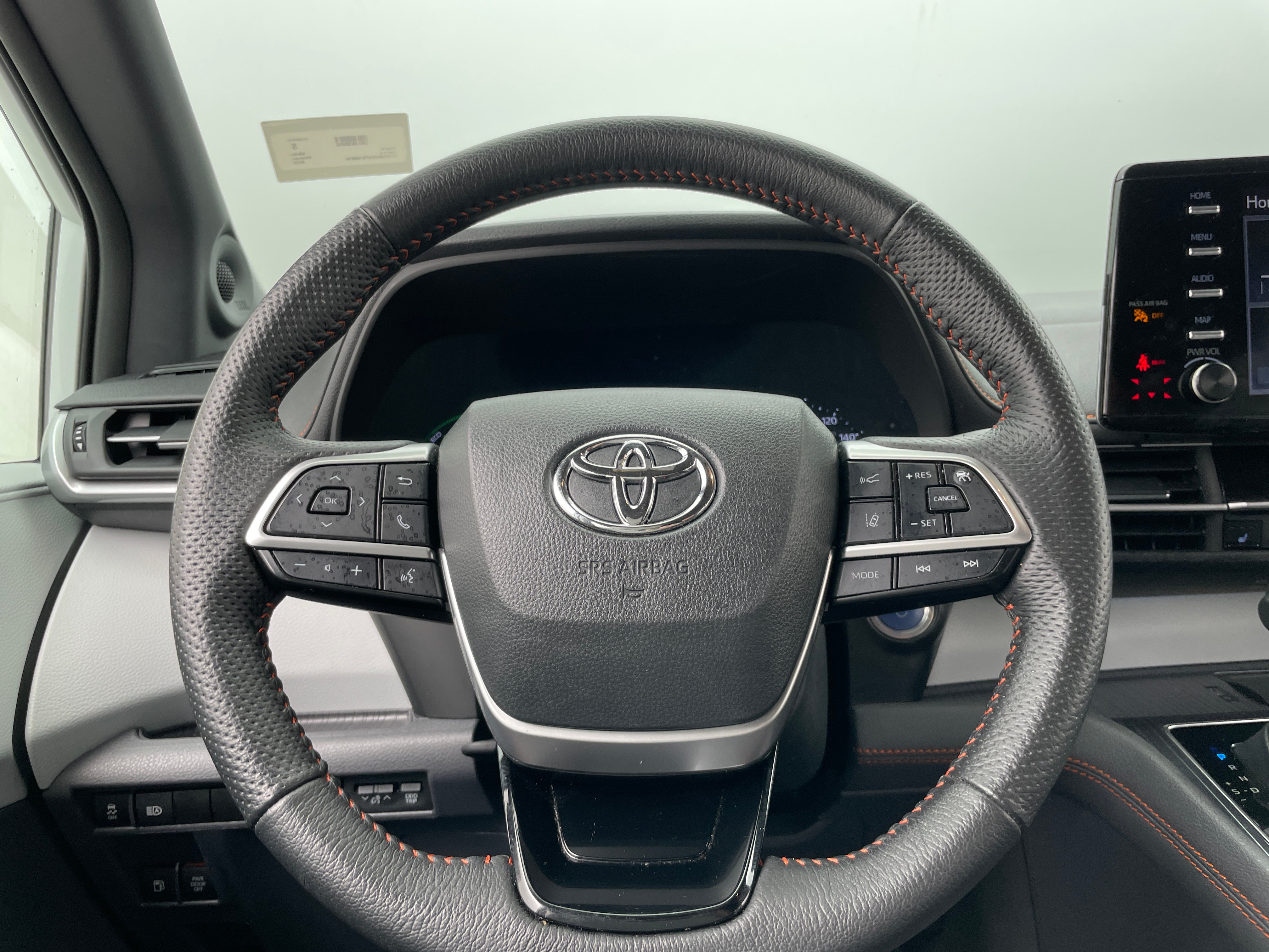 2023 Toyota Sienna XSE 4