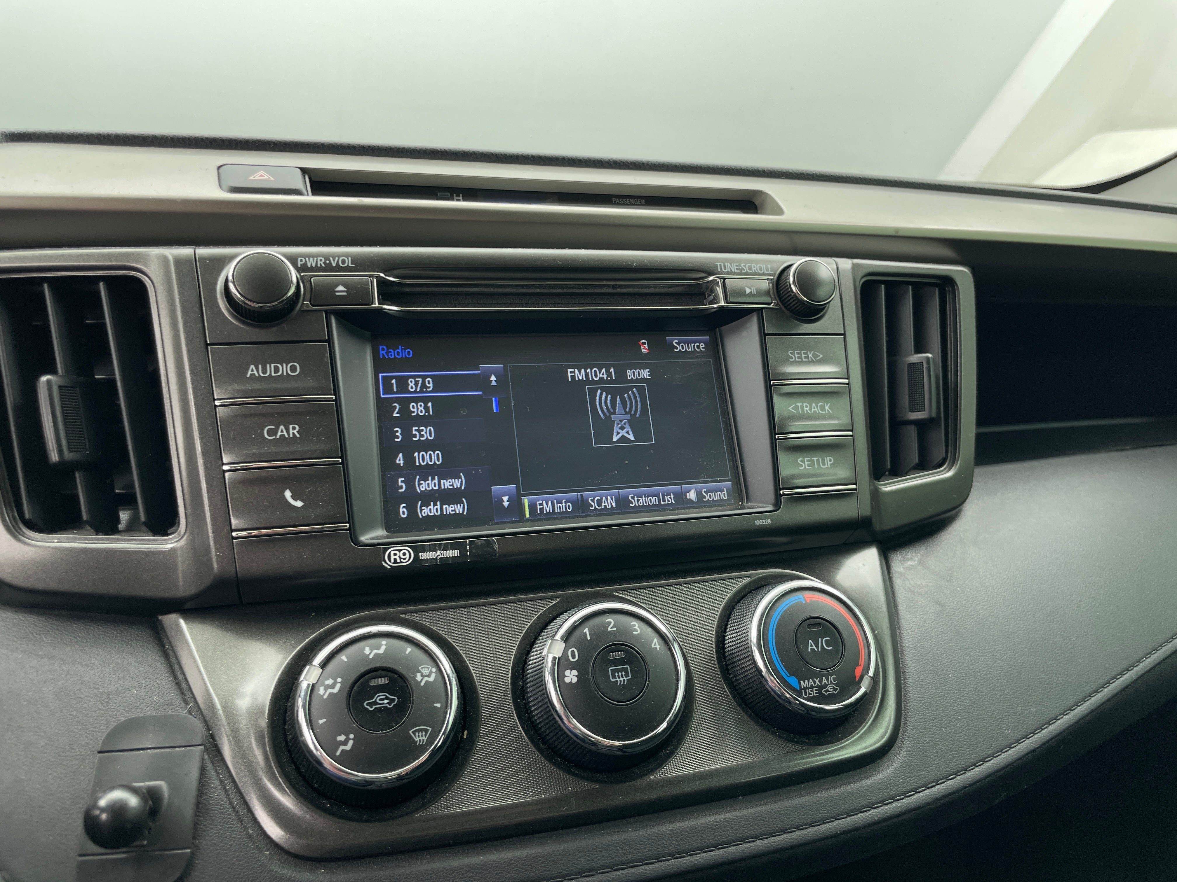 2015 Toyota RAV4 LE 4