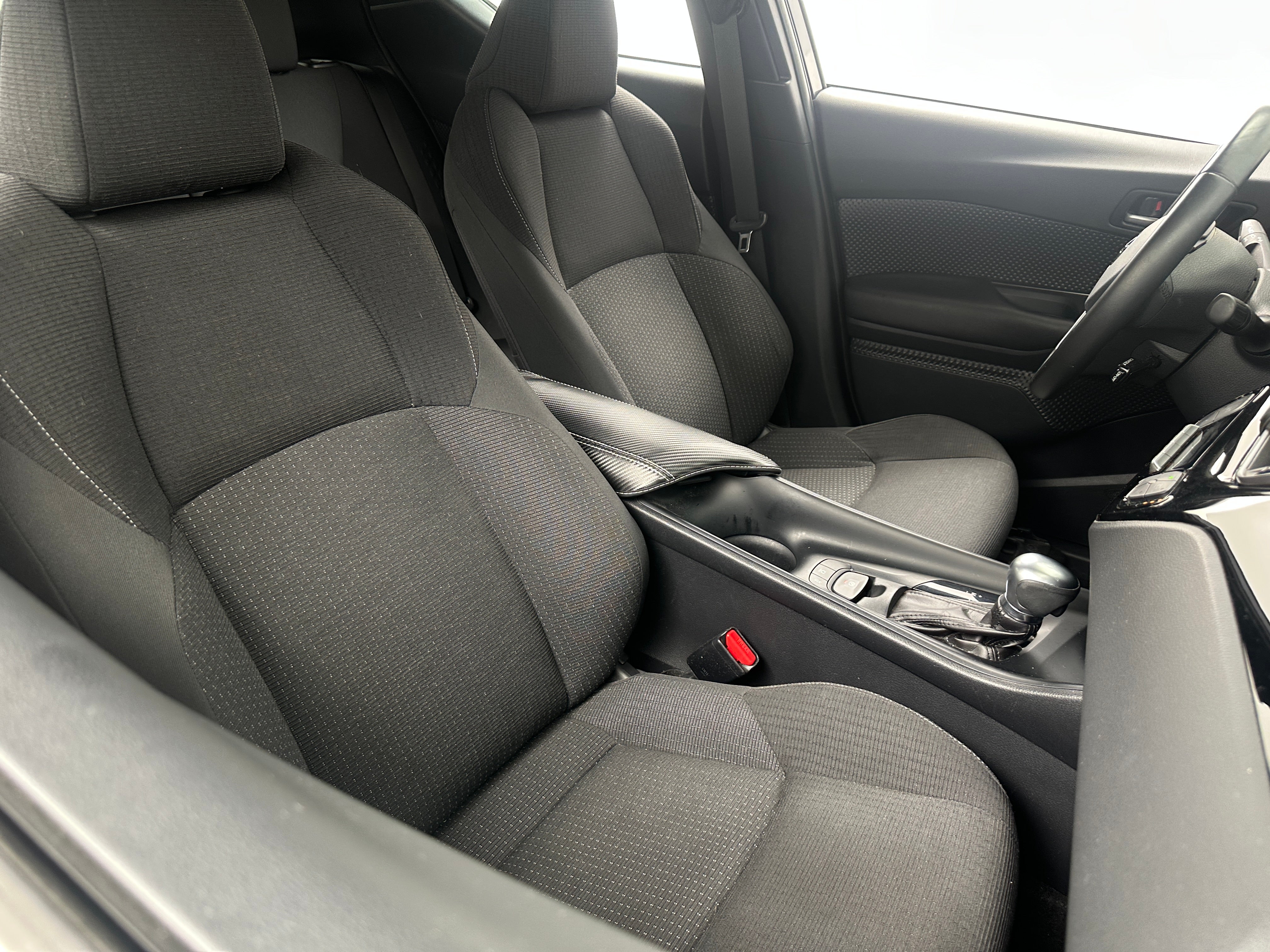 2018 Toyota C-HR XLE 2