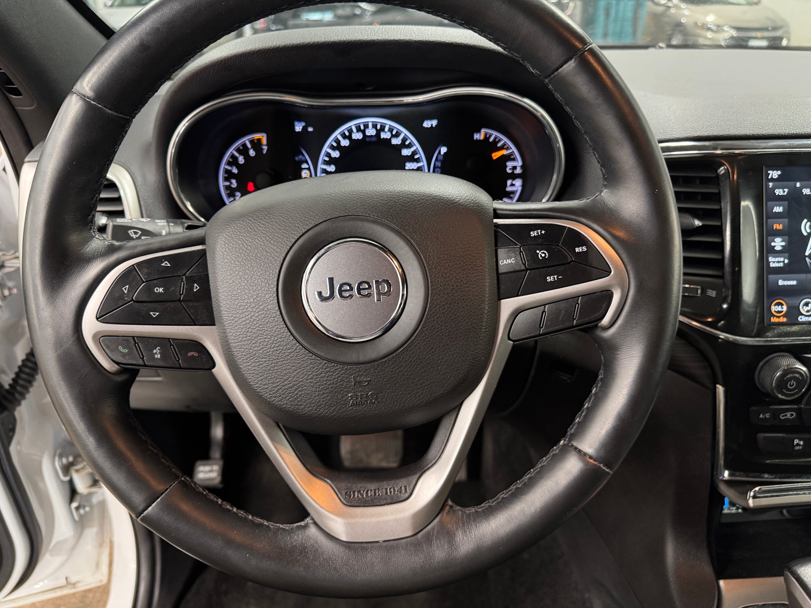 Thumbnail: 2022 Jeep Grand Cherokee - 5