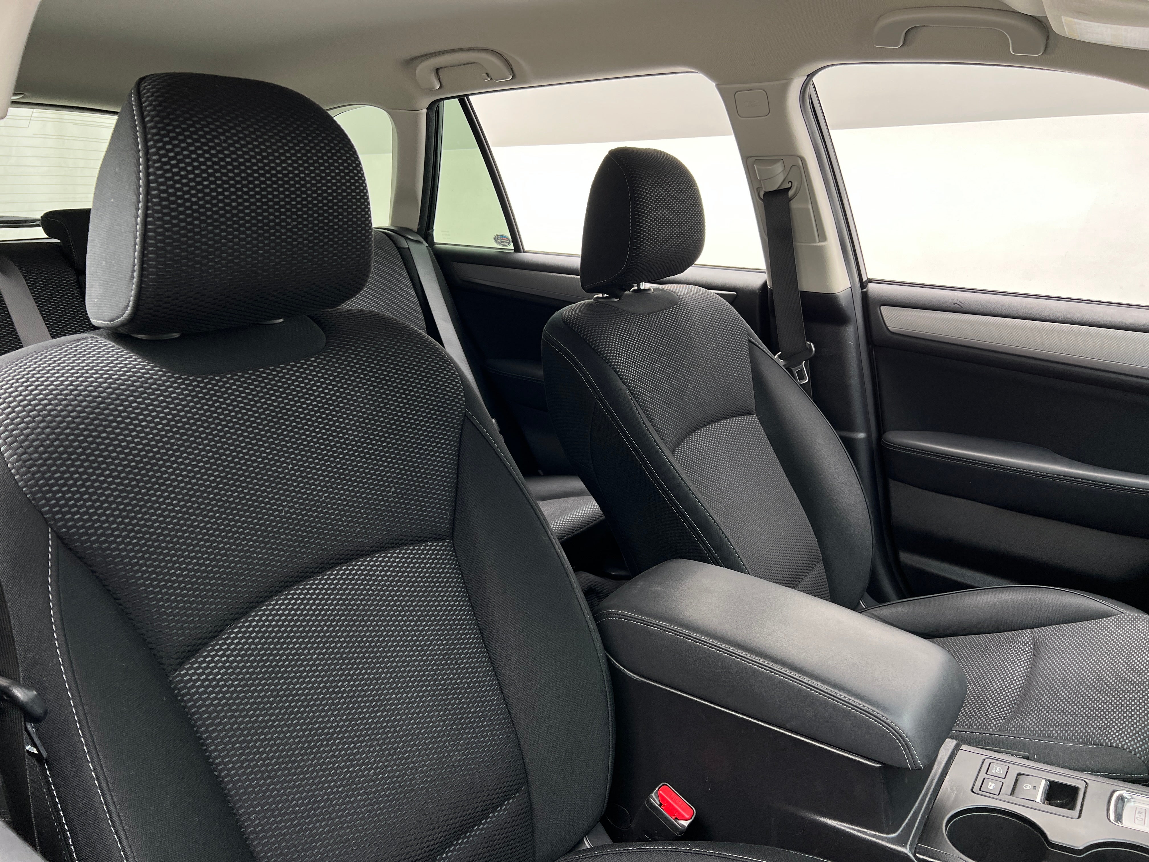 2016 Subaru Outback Premium 2
