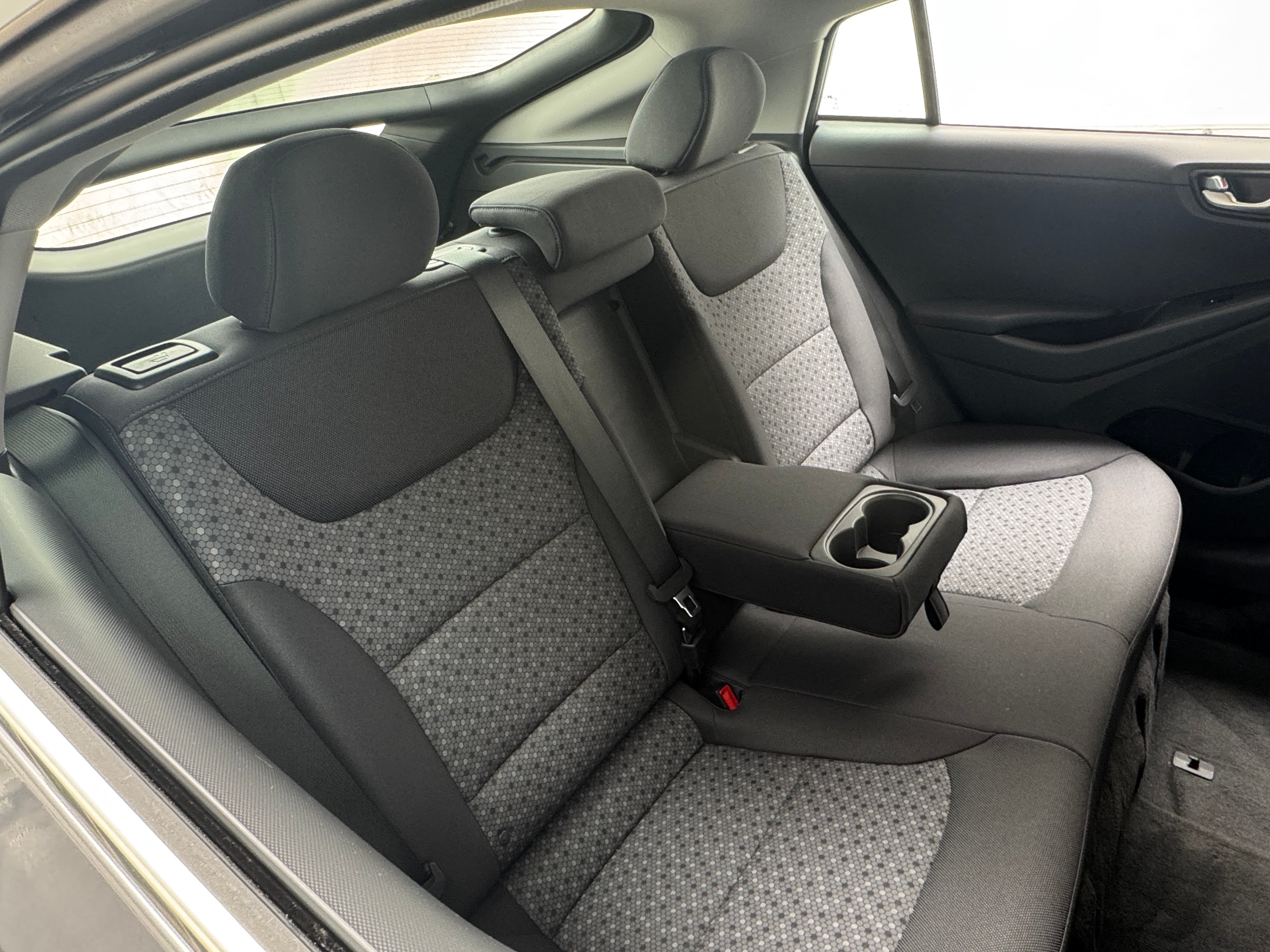2017 Hyundai Ioniq SEL 6