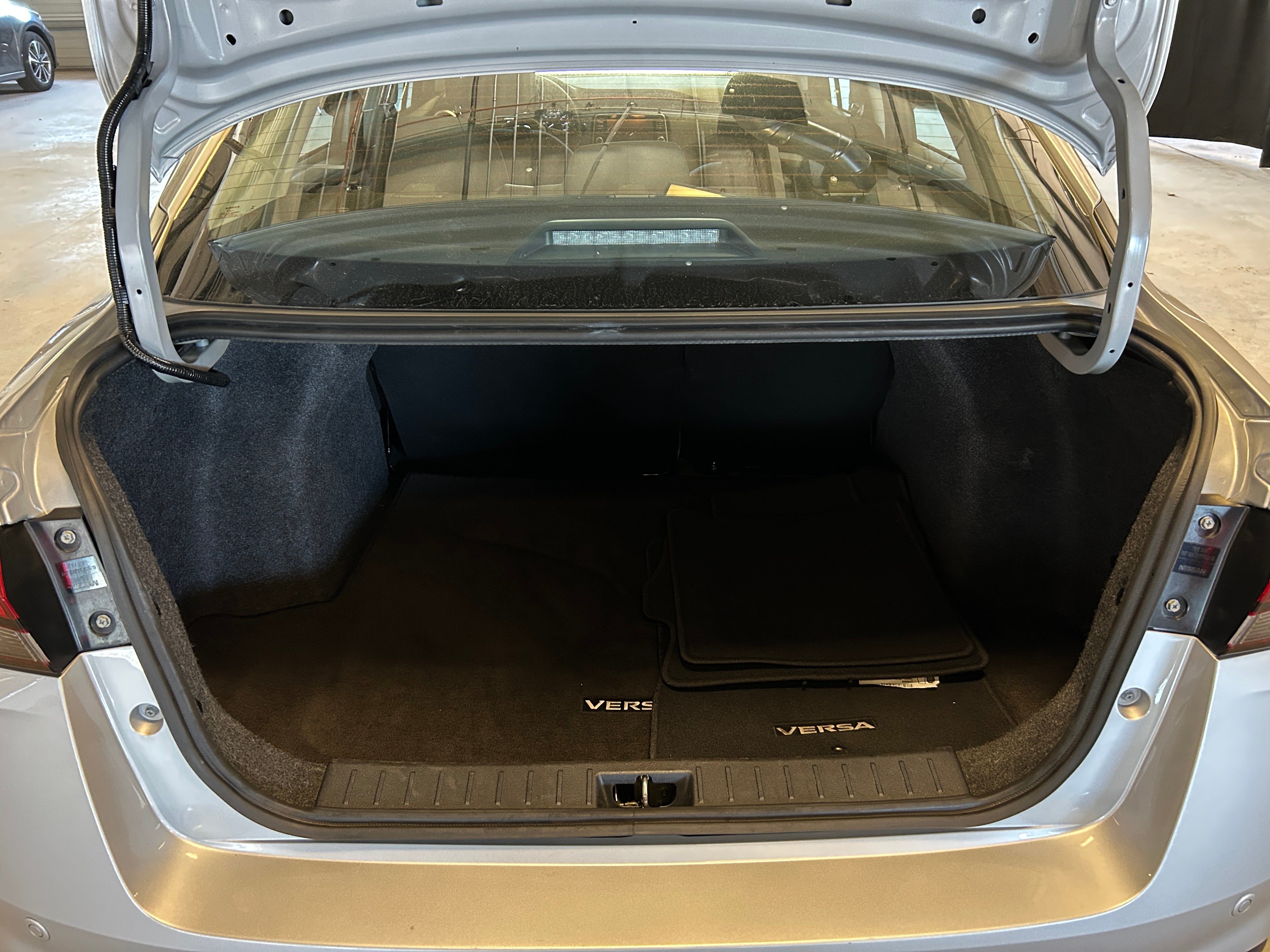 2023 Nissan Versa SV 7