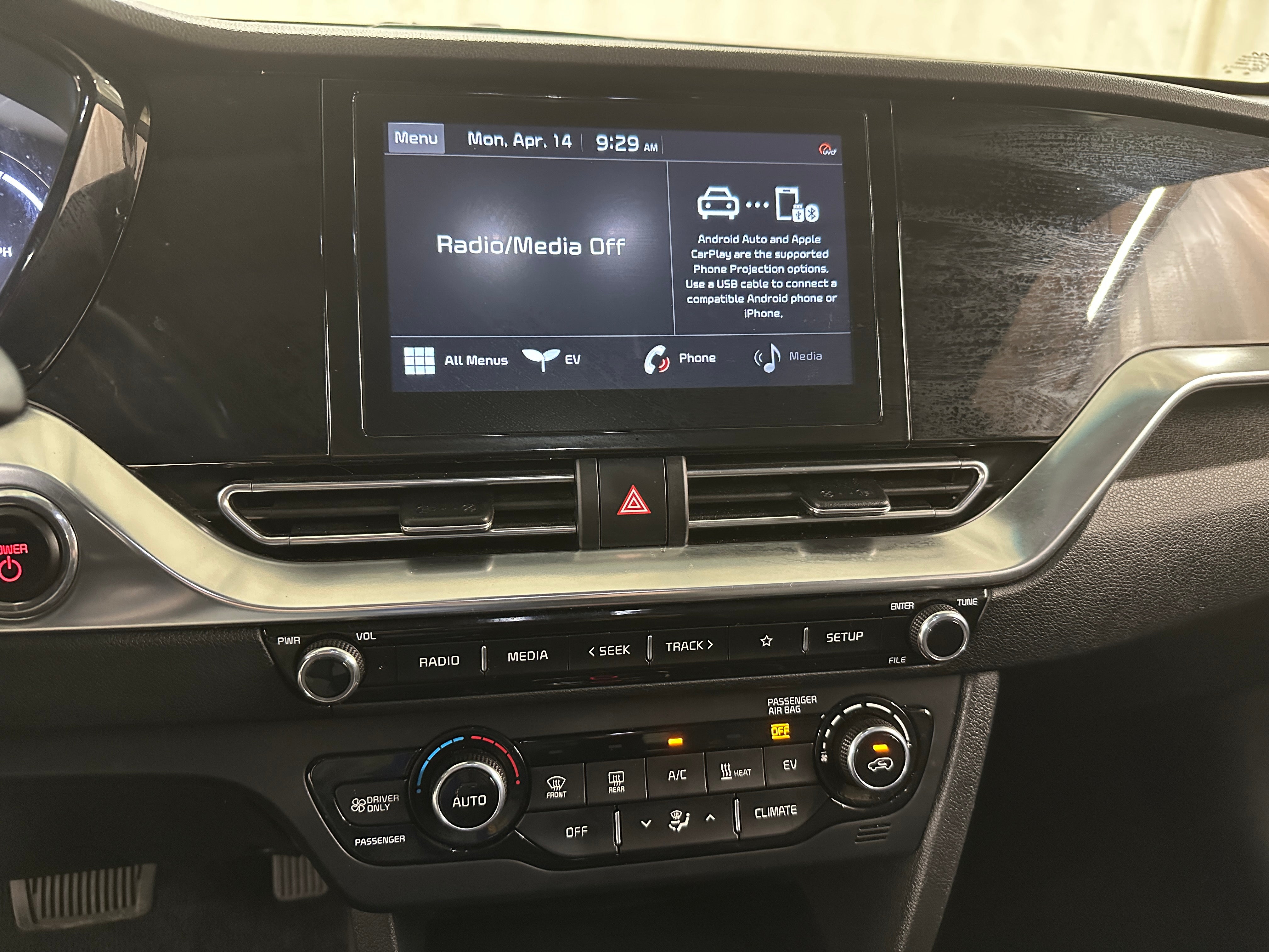 2020 Kia Niro EX 3