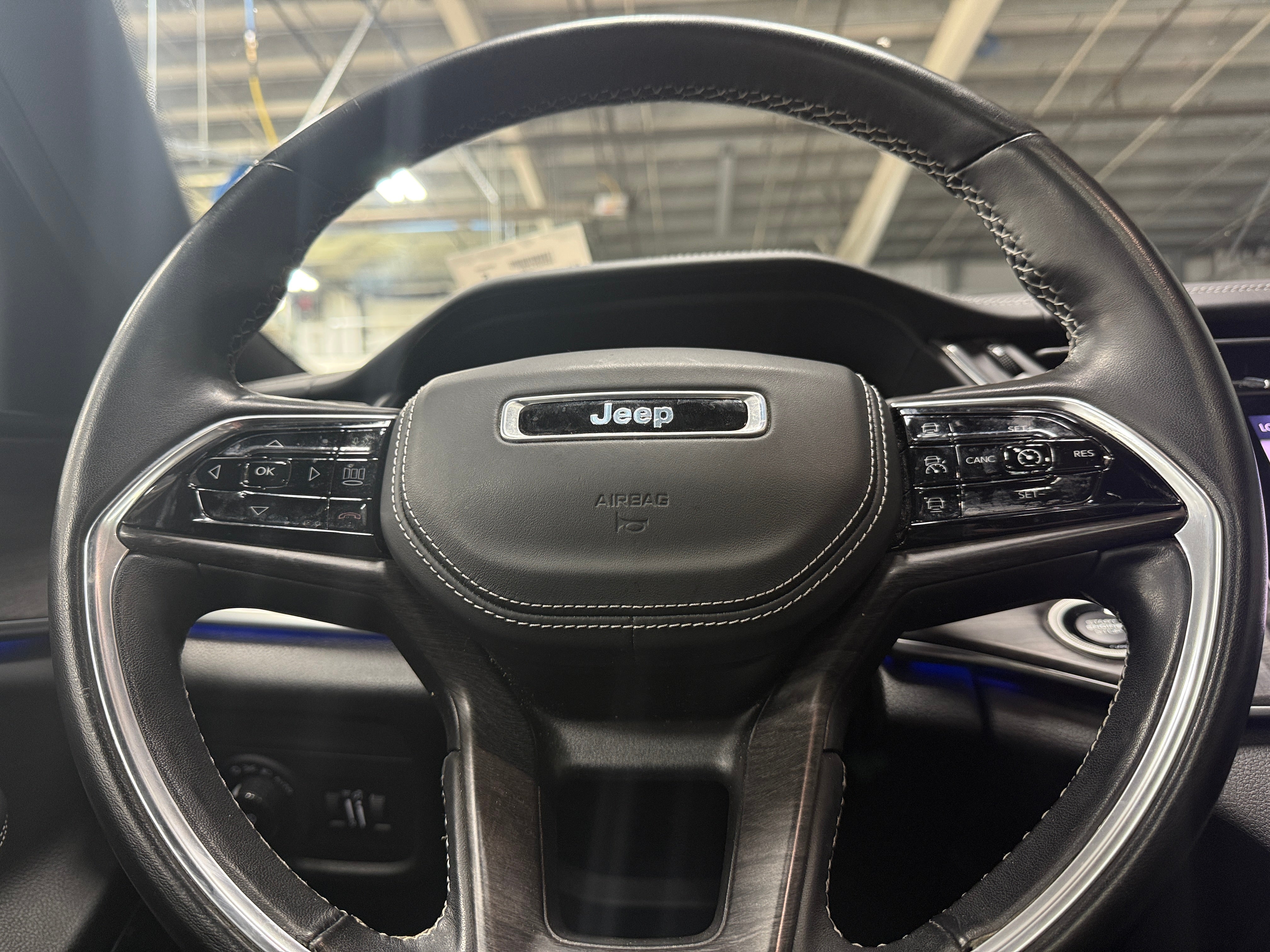 2022 Jeep Grand Cherokee Overland 4
