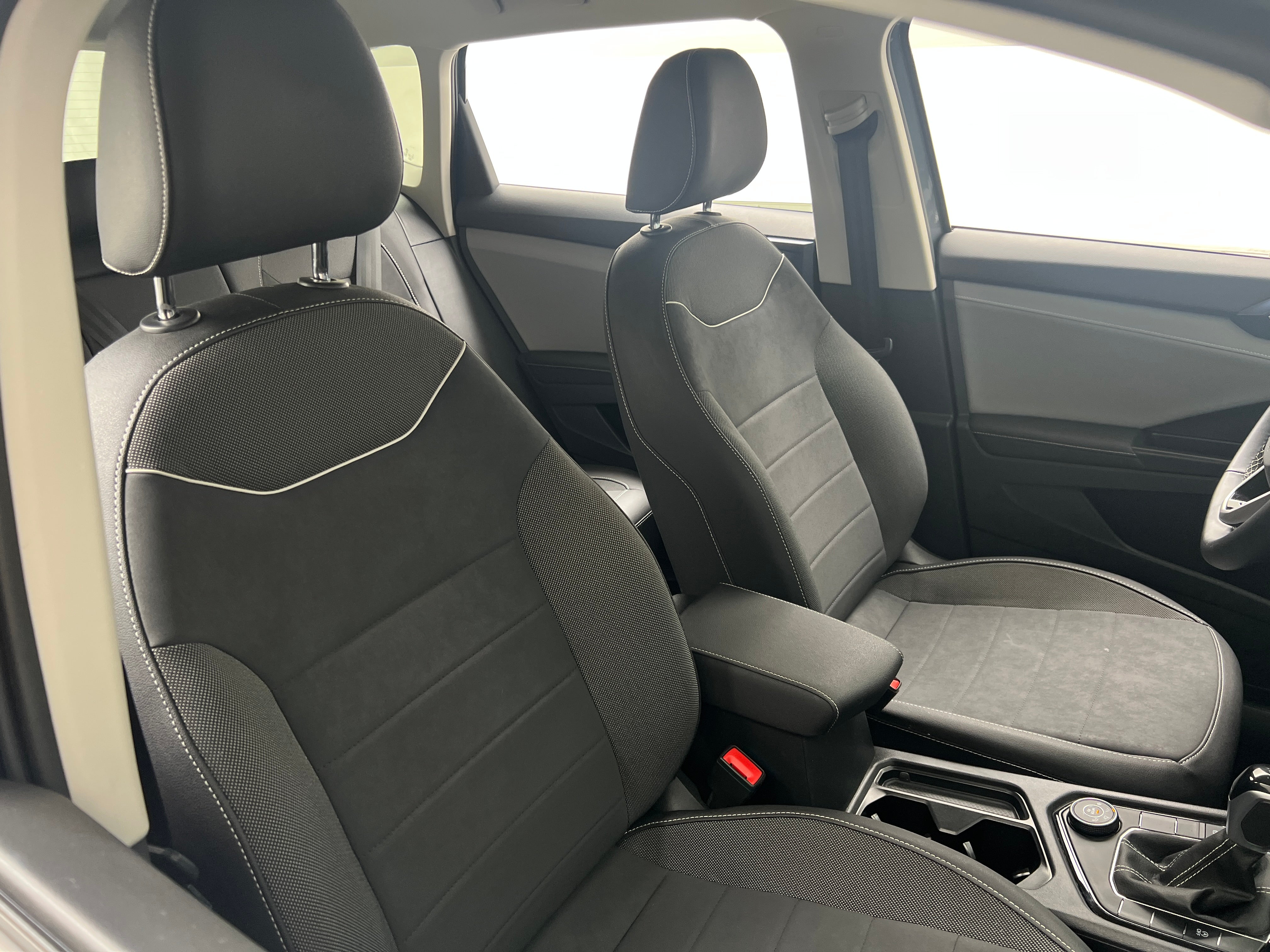 2024 Volkswagen Taos SE 2