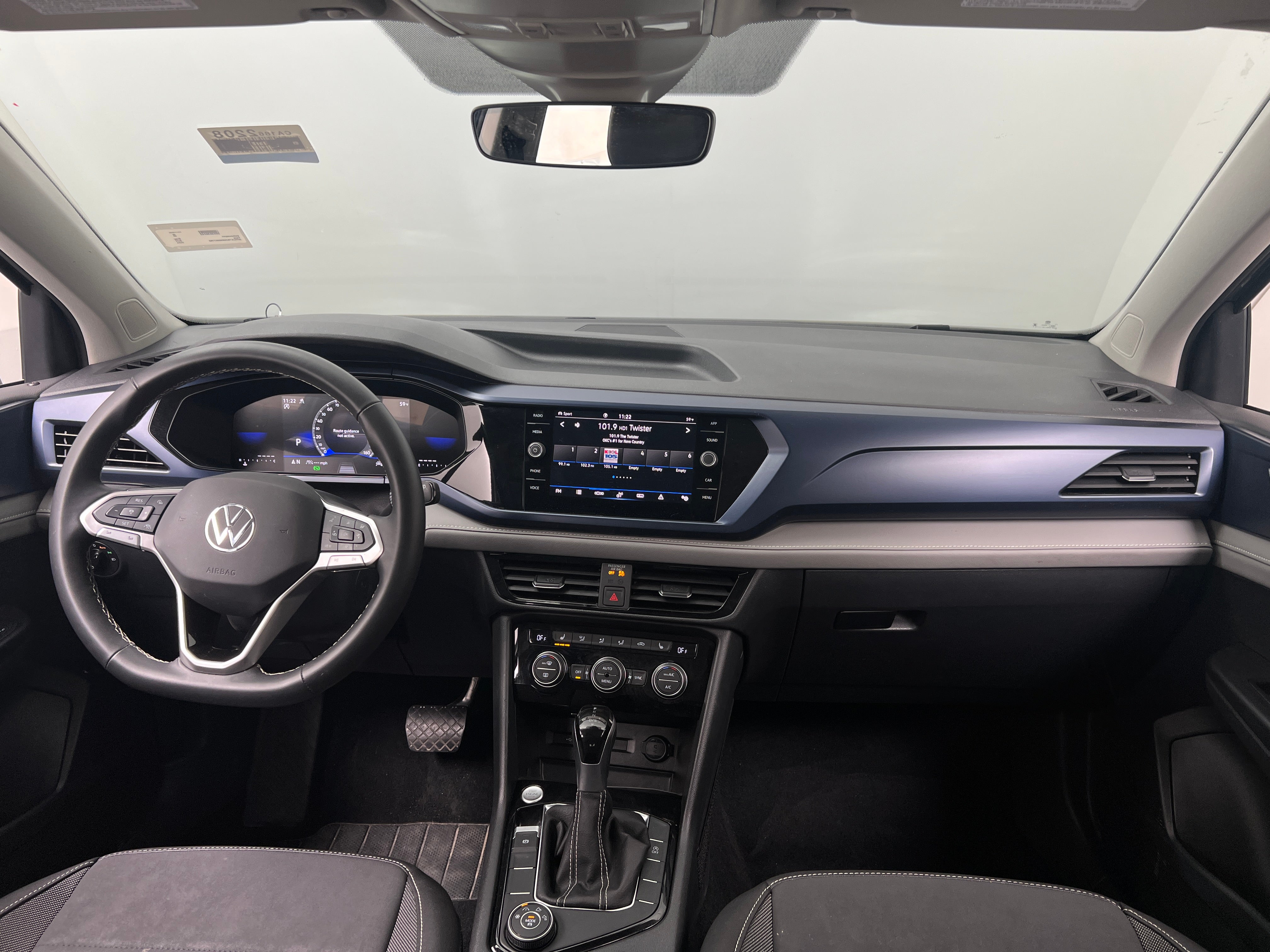2024 Volkswagen Taos SE 3