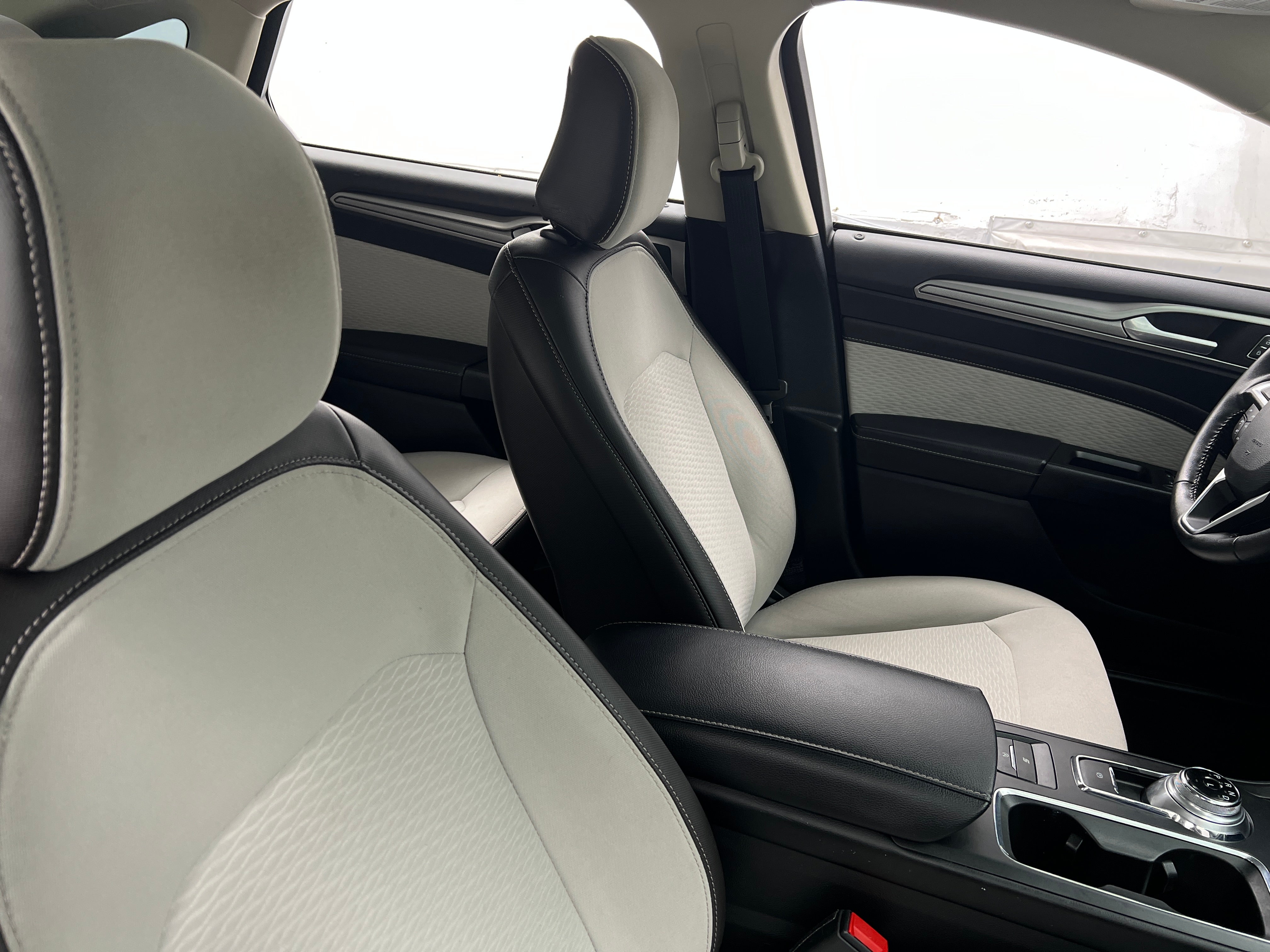 2020 Ford Fusion SE 2