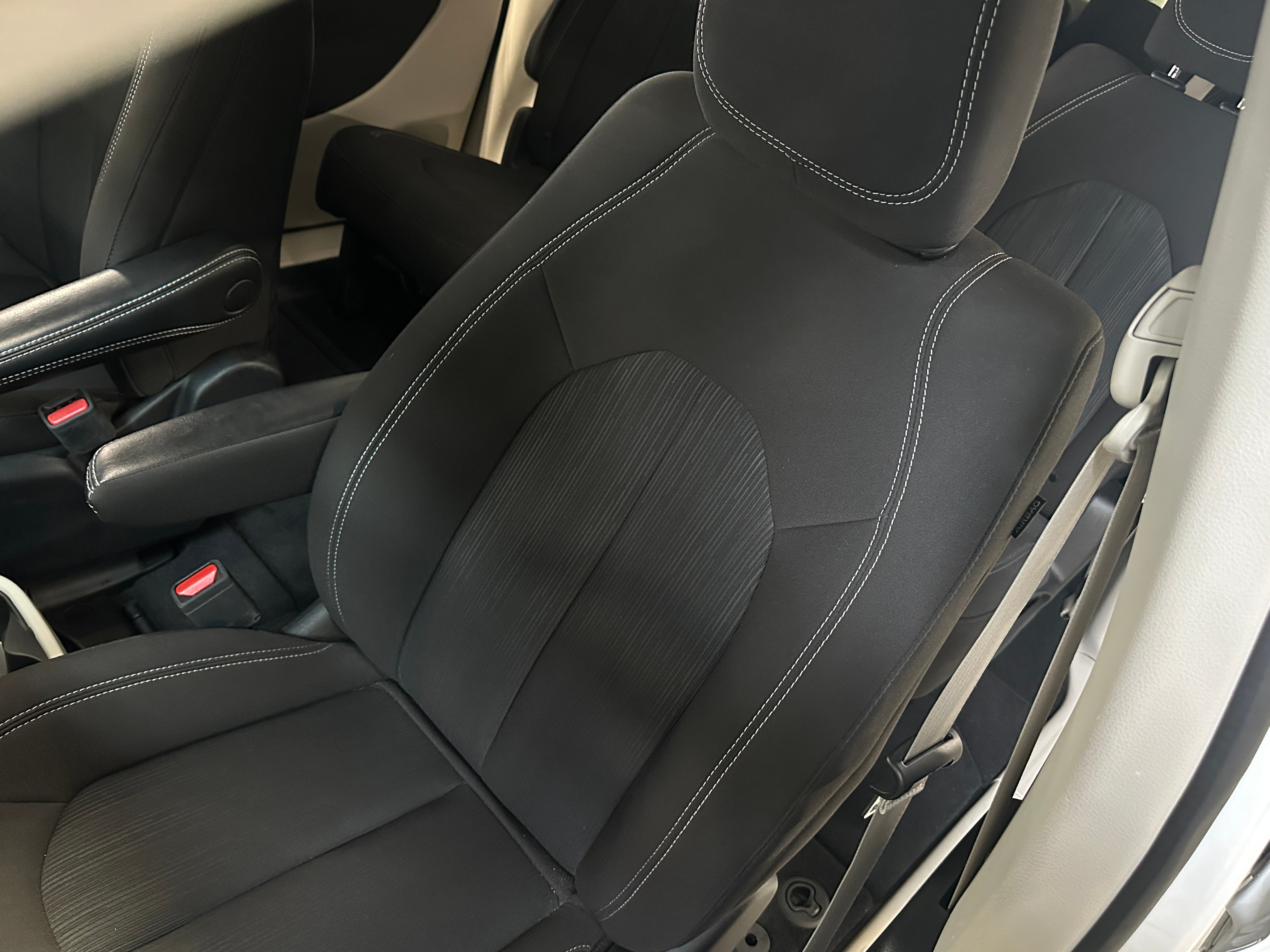 2024 Chrysler Voyager LX 2