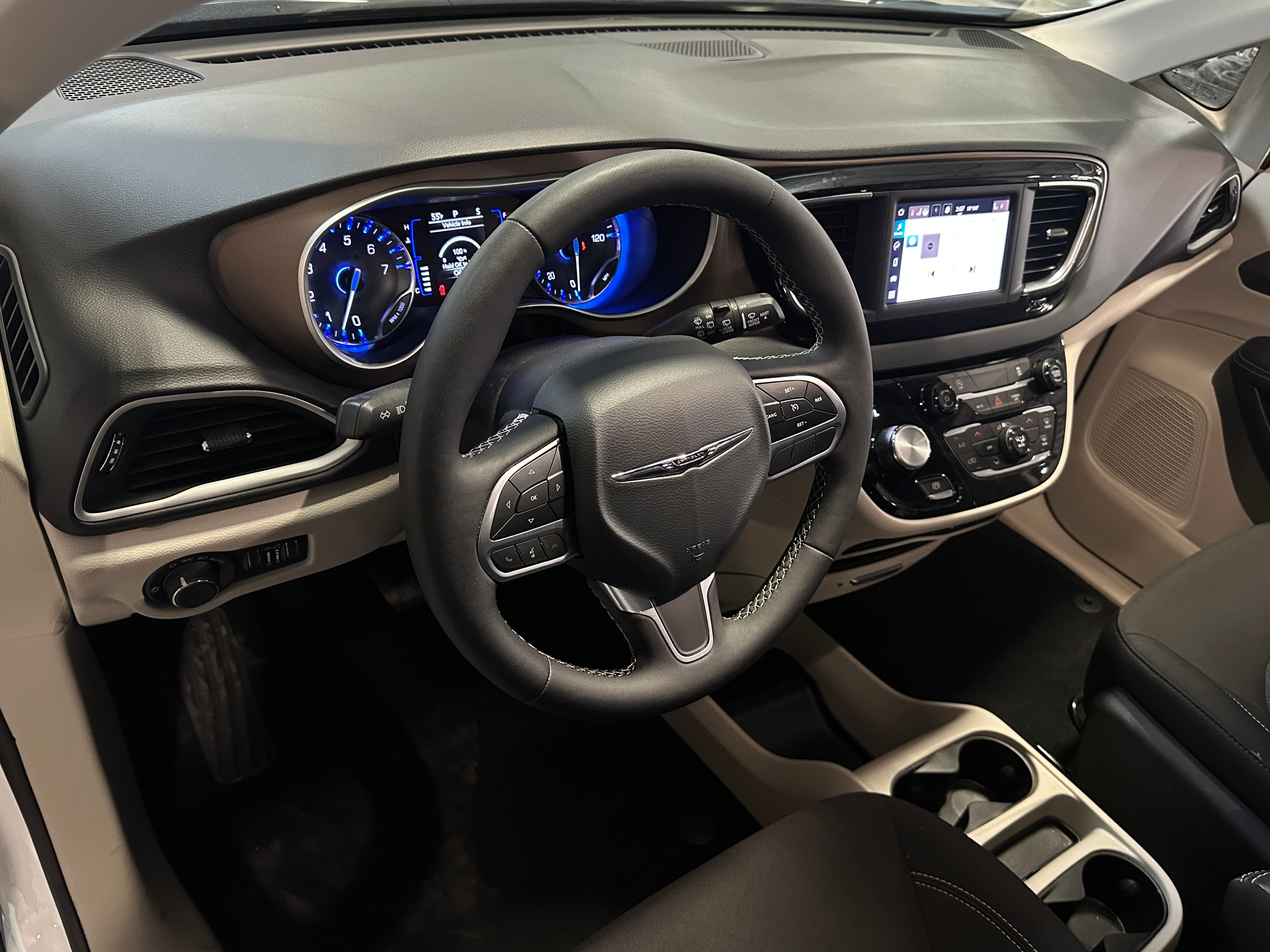 2024 Chrysler Voyager LX 3