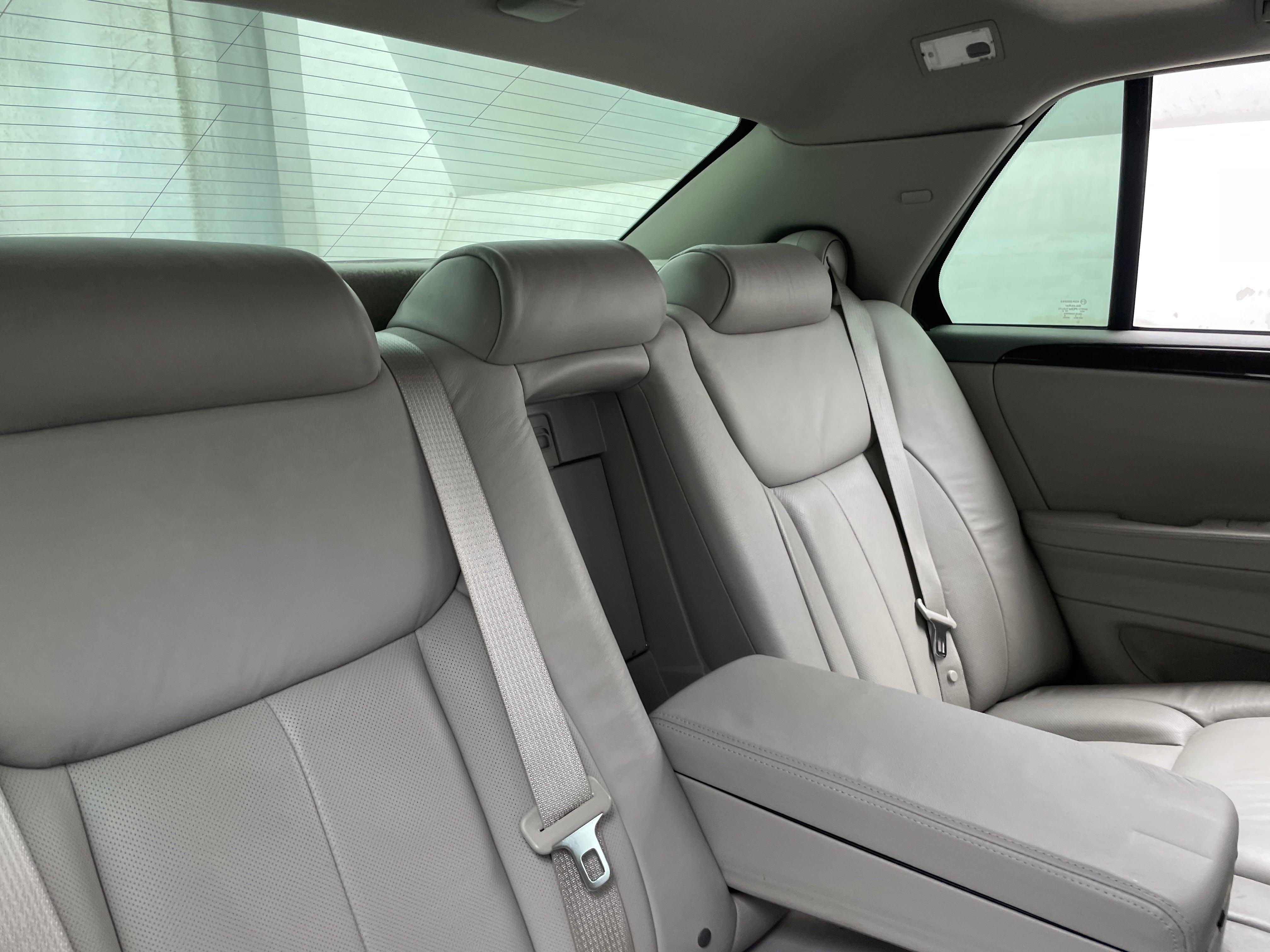 2010 Cadillac DTS Base 5