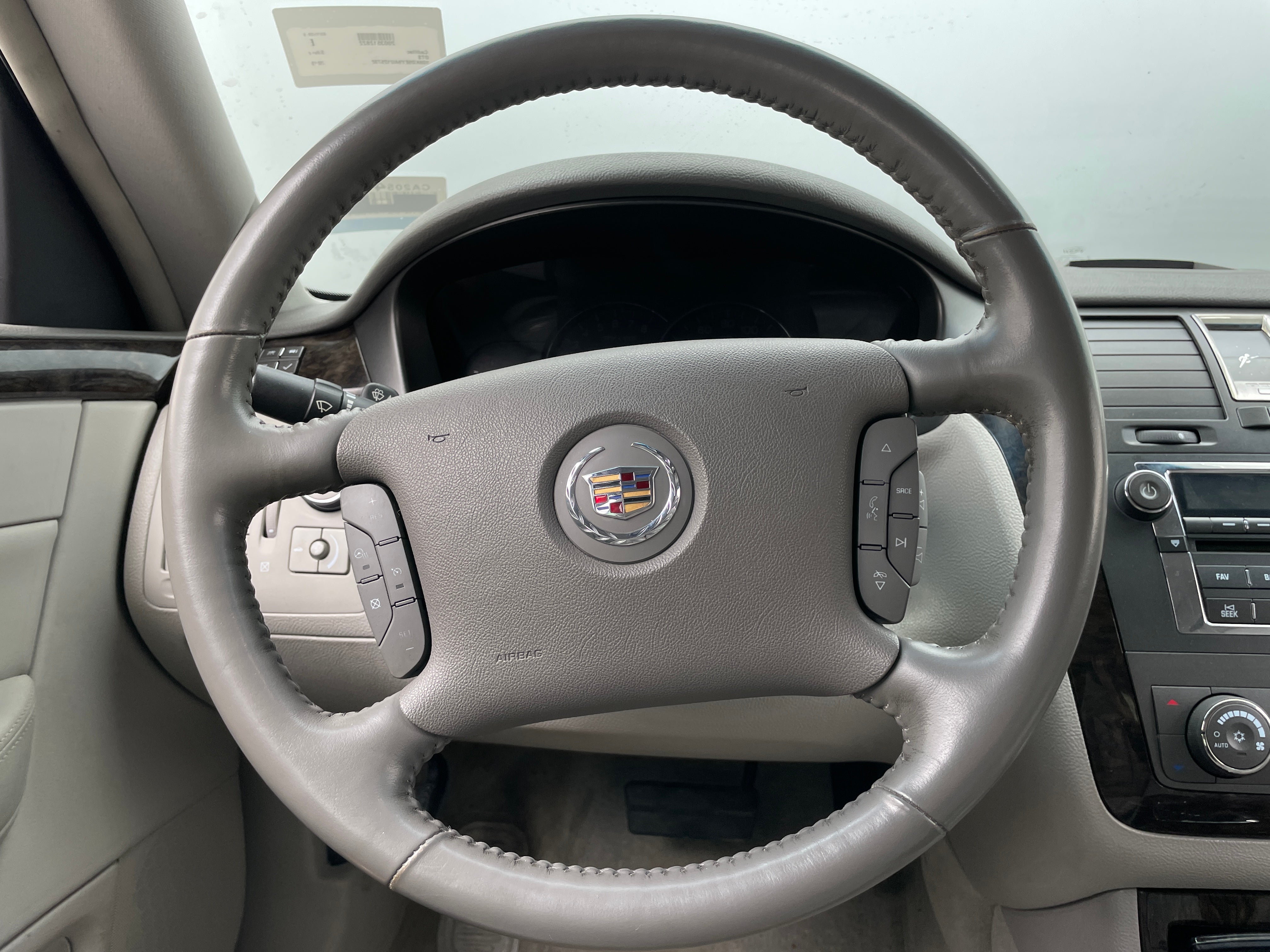 2010 Cadillac DTS Base 4