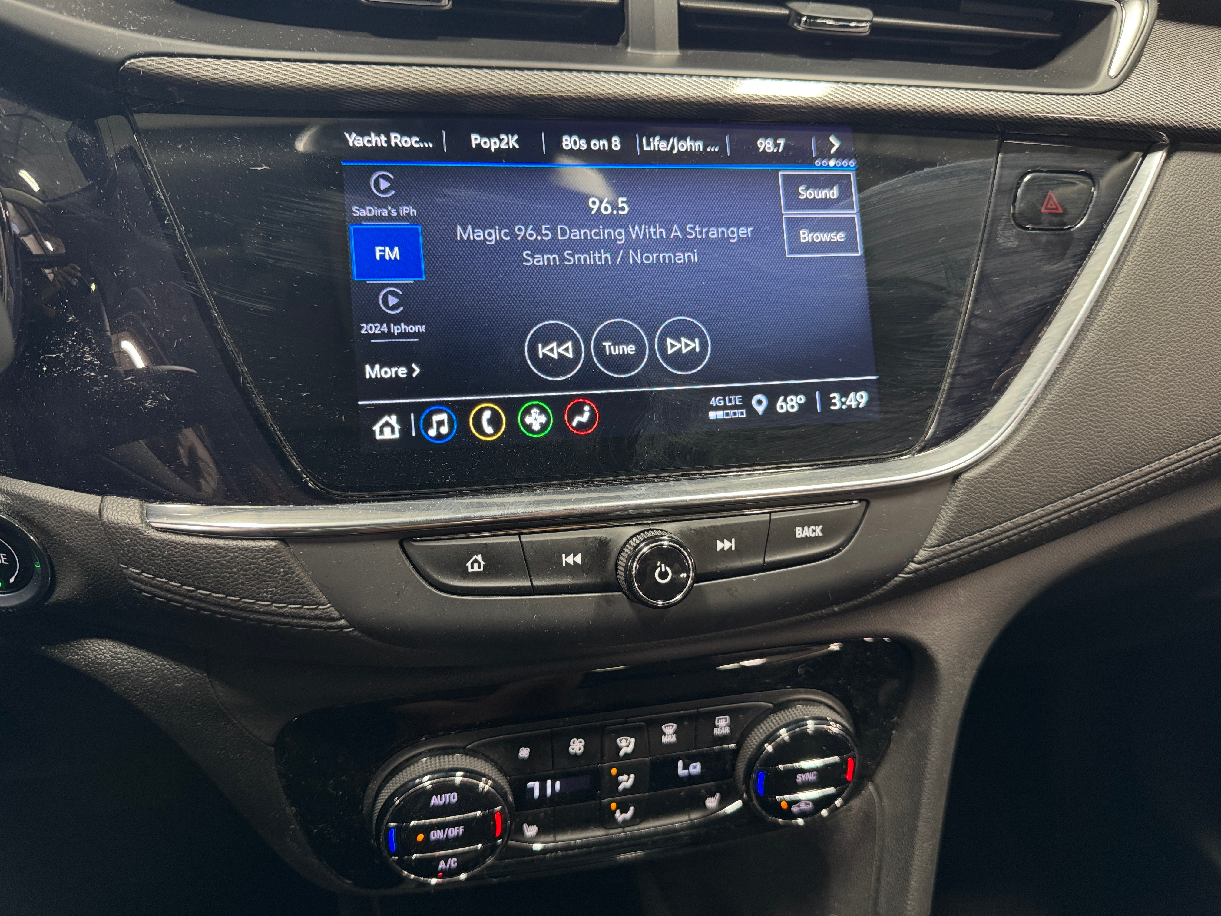 2023 Buick Encore GX Essence 3