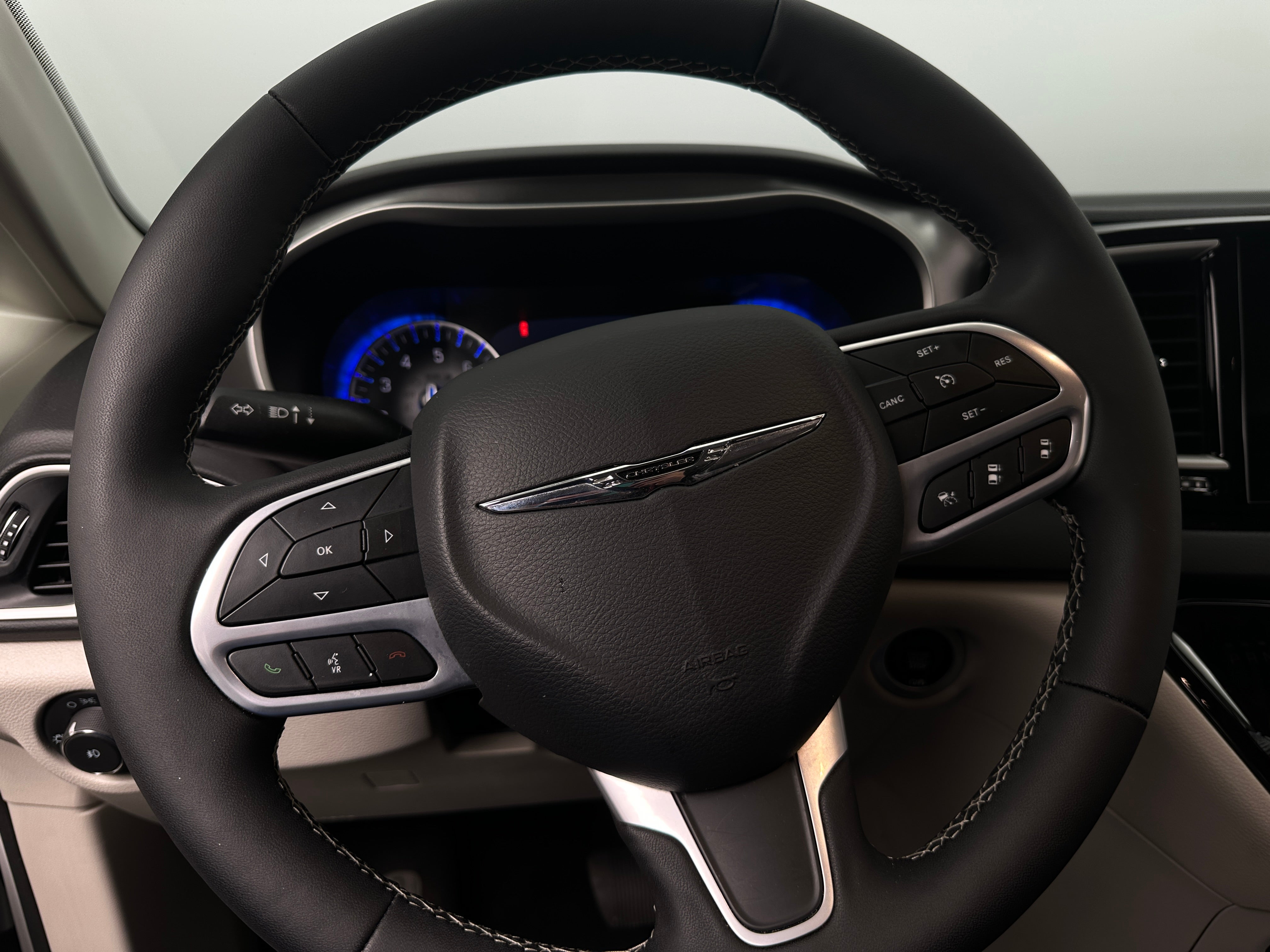 2024 Chrysler Pacifica Touring L 4