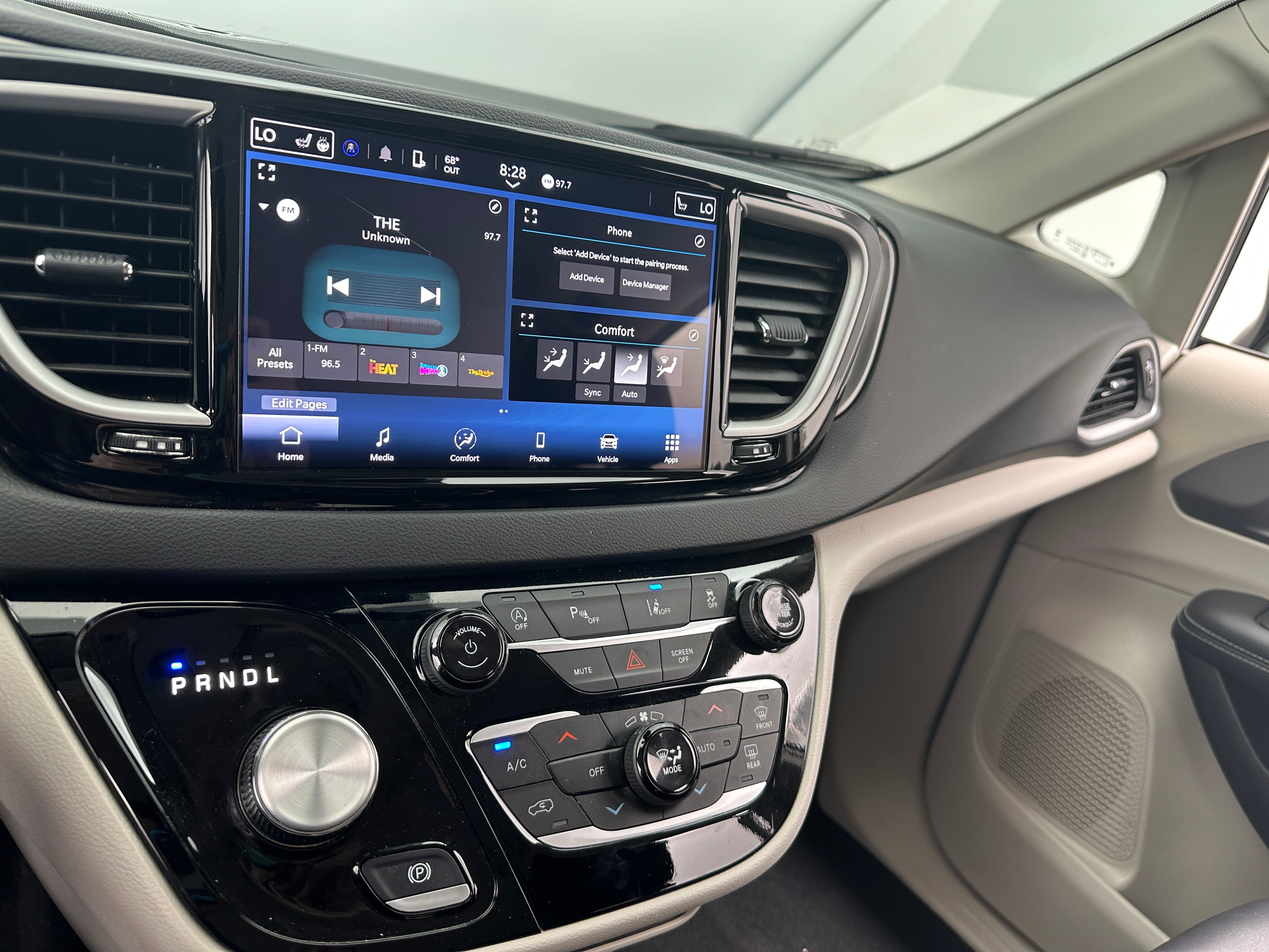 2024 Chrysler Pacifica Touring L 3