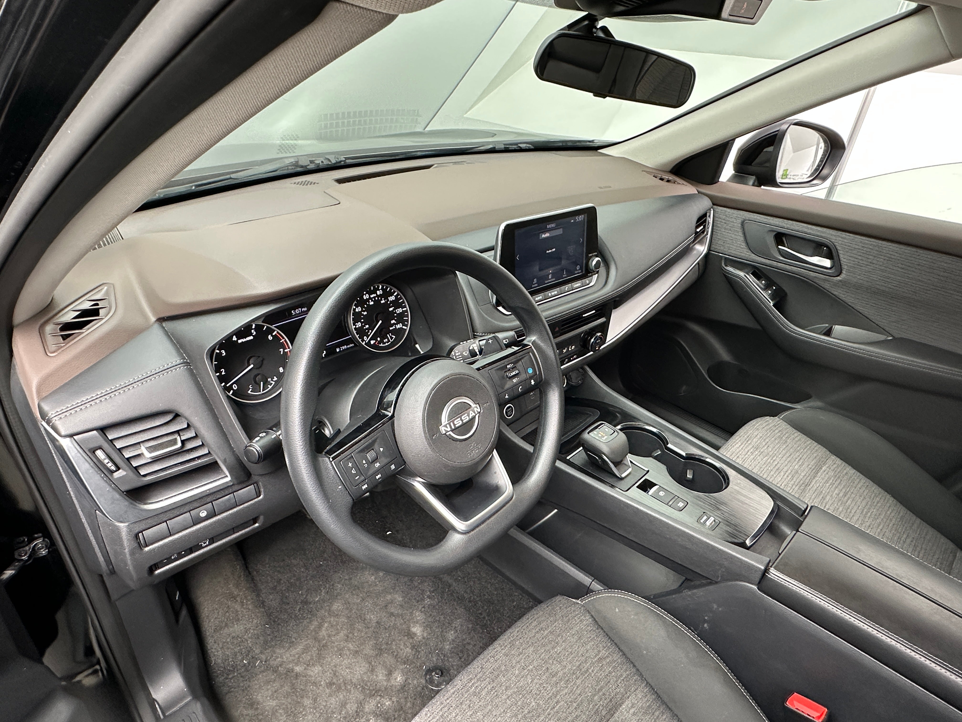 2023 Nissan Rogue SV 3